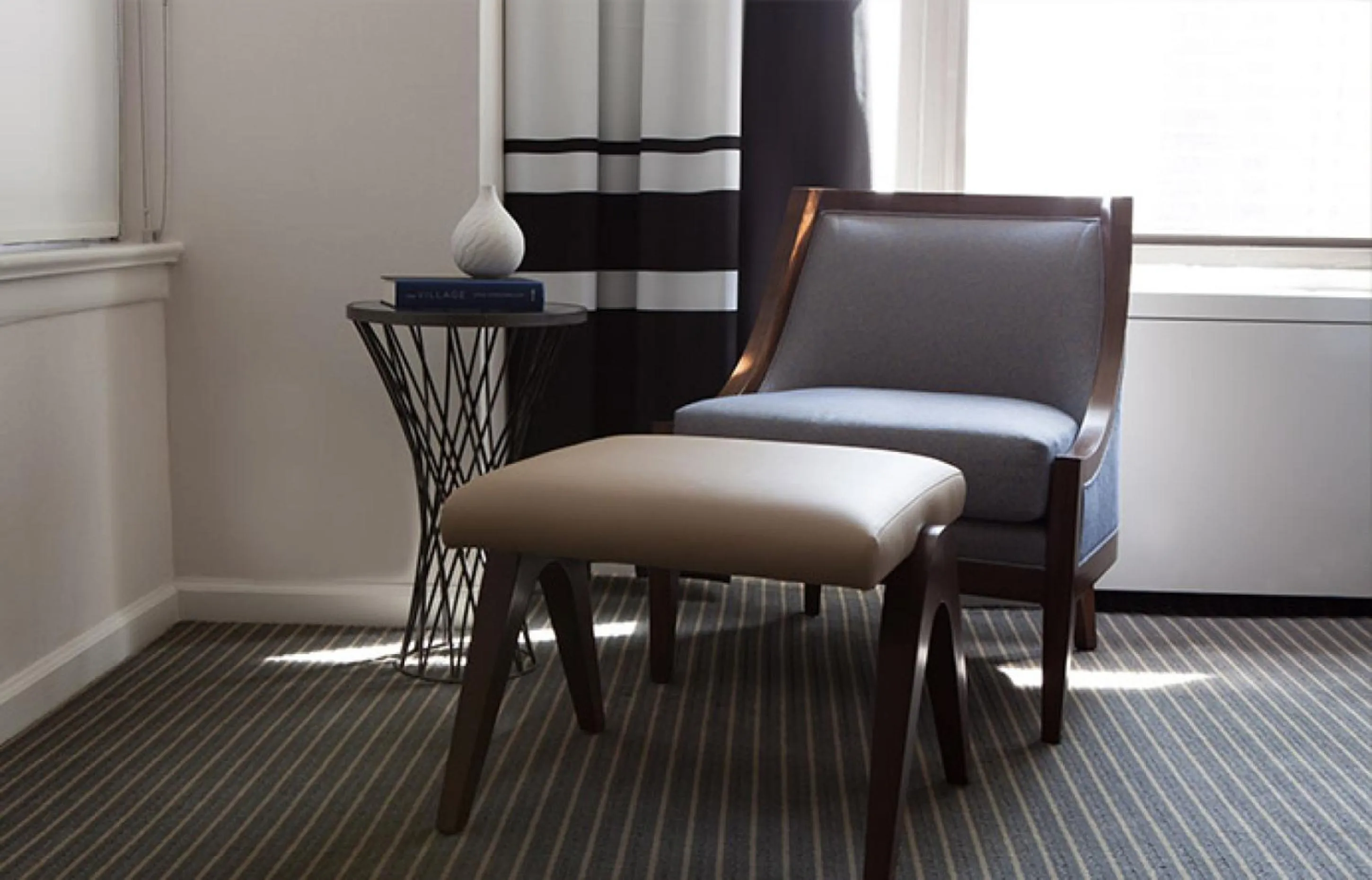 Seating area in The Fifty Sonesta Hotel New York