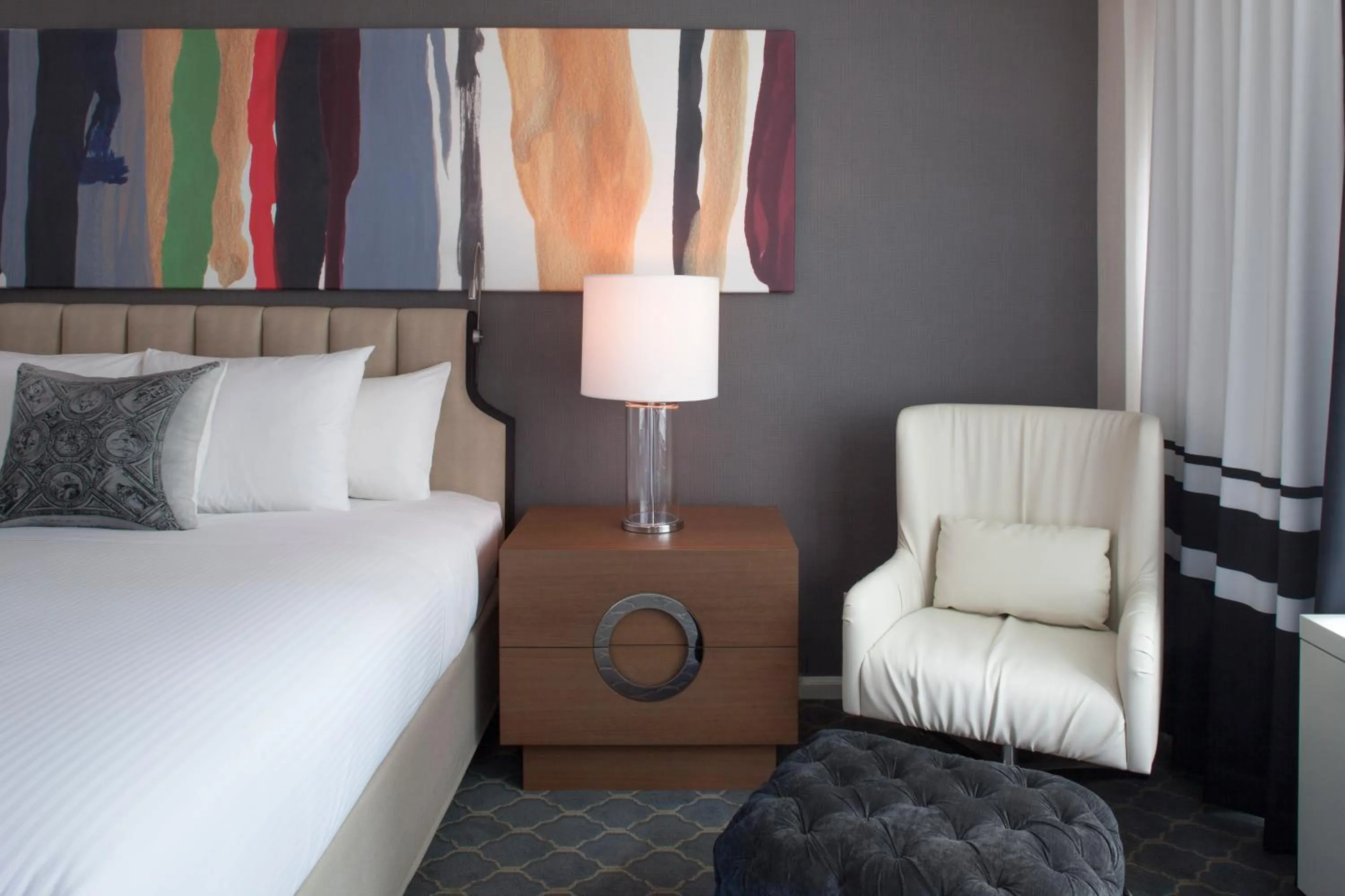 Bed in The Fifty Sonesta Hotel New York