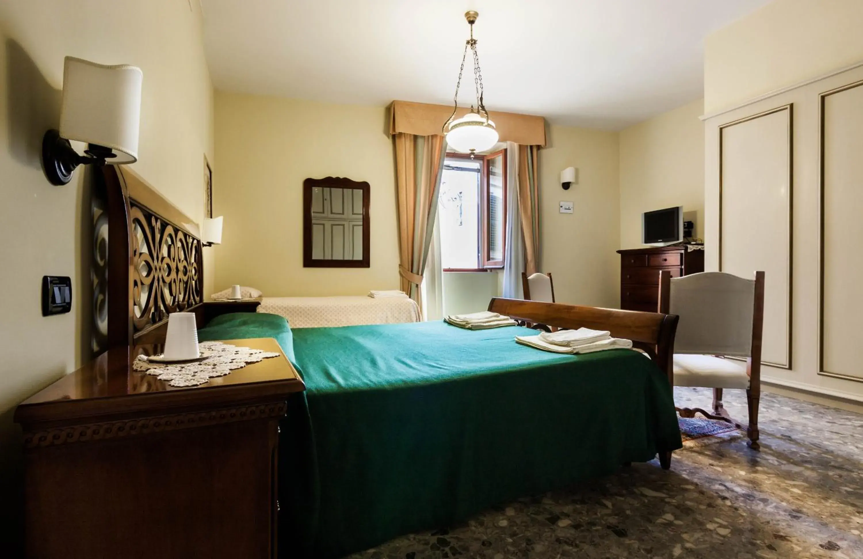 Quadruple Room with Private Bathroom - single occupancy in Dimora Antica Pianella Quadruple Room with Private Bathroom - single occupancy in Dimora Antica Pianella