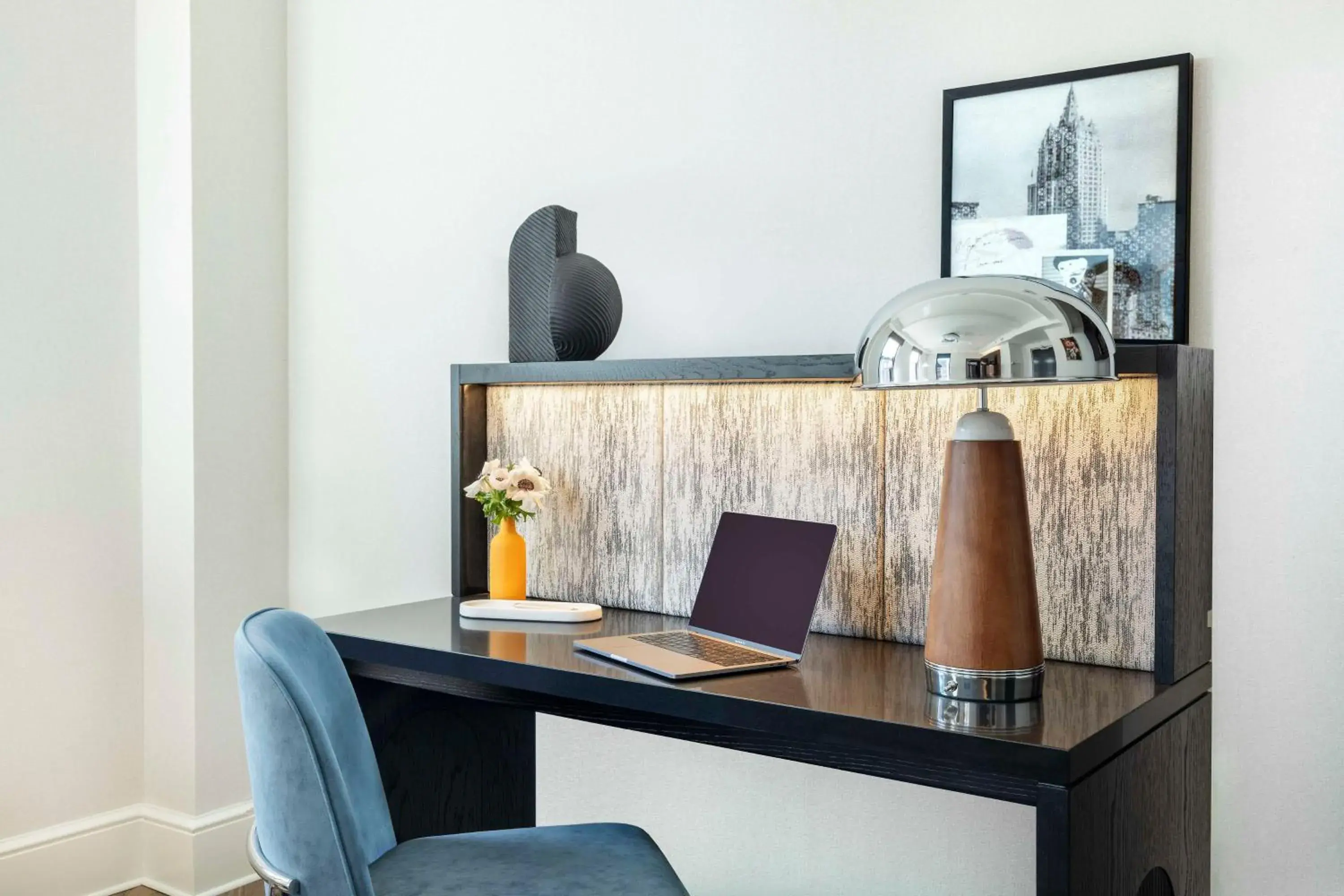 Living room in The Benjamin Royal Sonesta New York Living room in The Benjamin Royal Sonesta New York