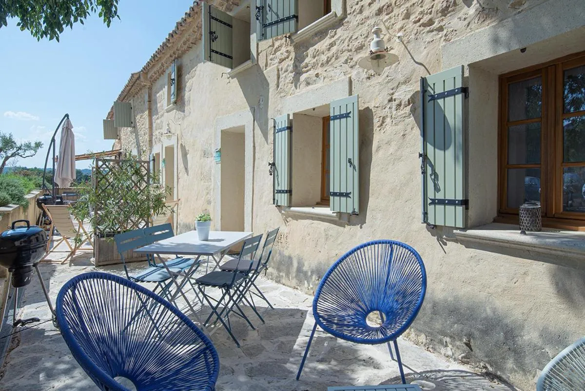 Property building in Le Mas de la Javone