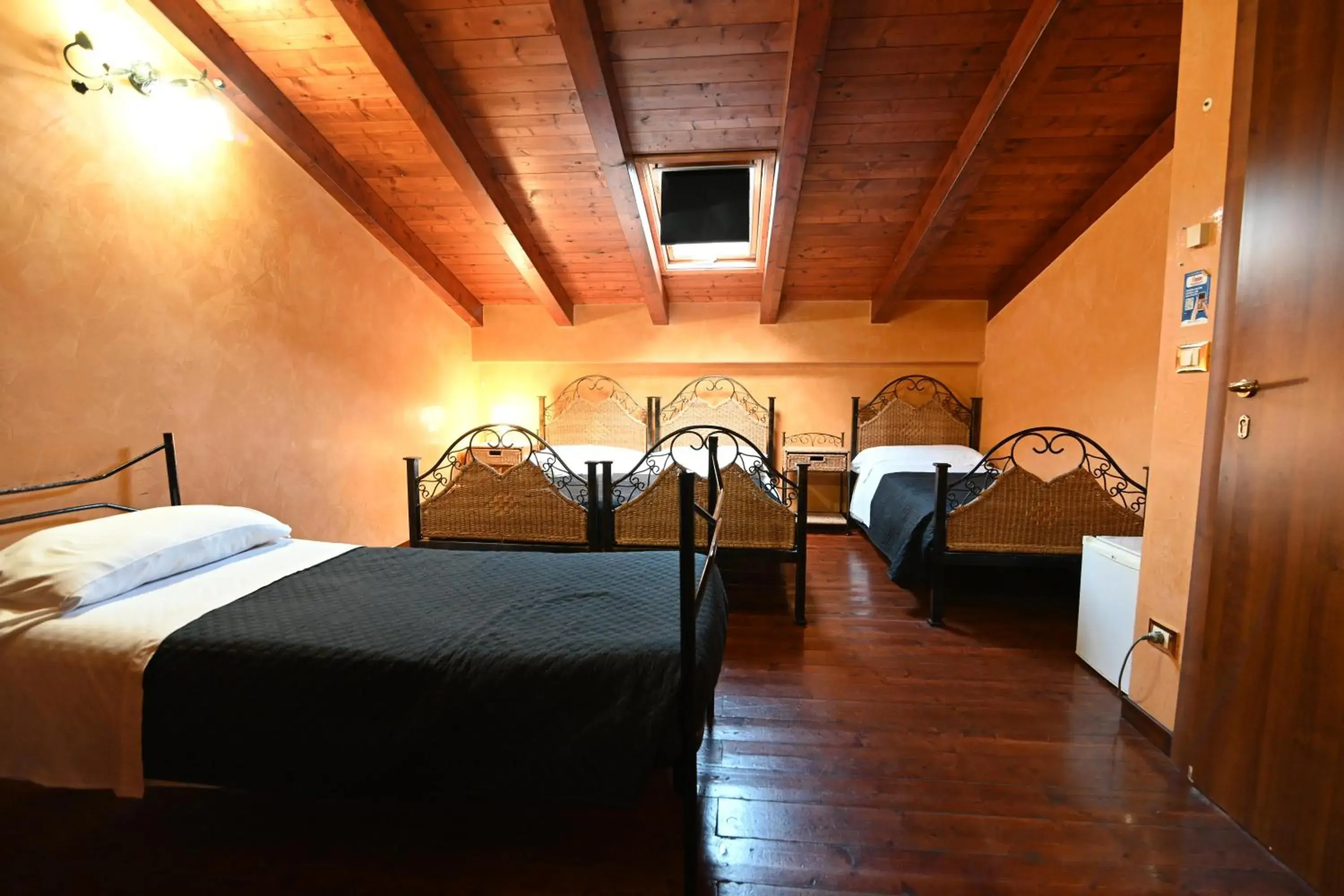 Quadruple Room with Private Bathroom - single occupancy in B&B L'Infiorescenza new Quadruple Room with Private Bathroom - single occupancy in B&B L'Infiorescenza new