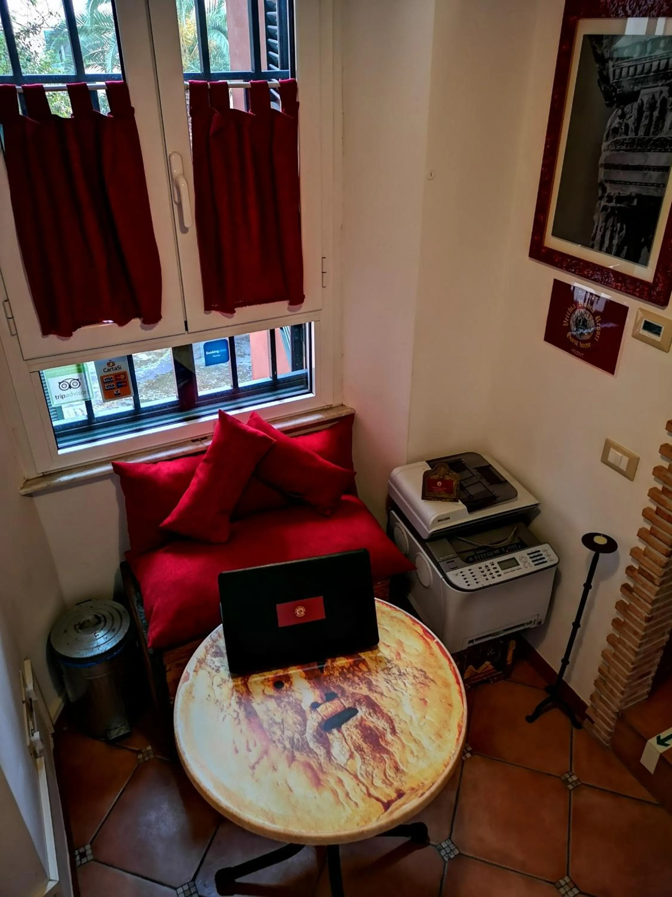 Seating area in Vecchia Roma Resort