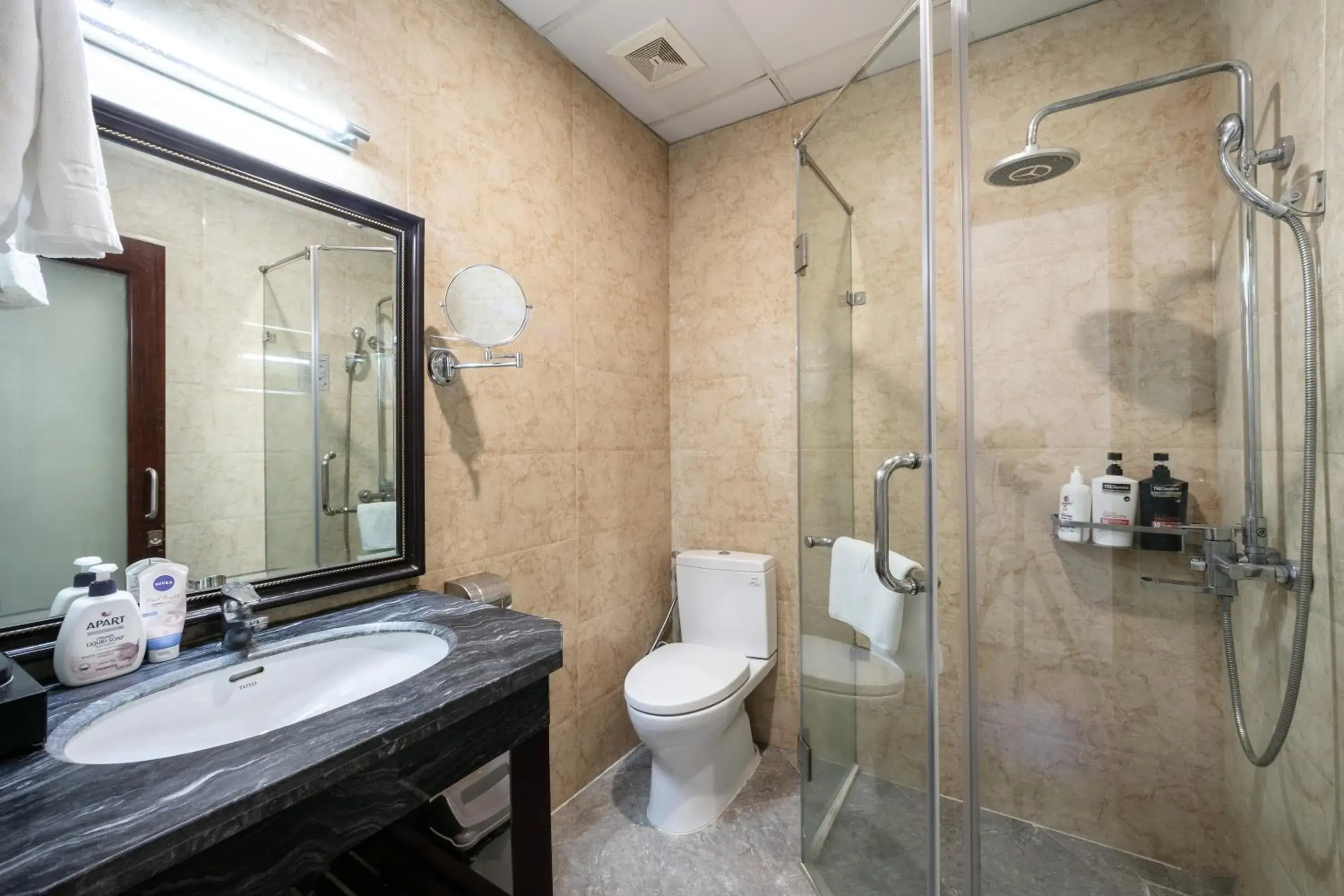 Shower in A25 Hotel - 63A Phương Liệt Shower in A25 Hotel - 63A Phương Liệt