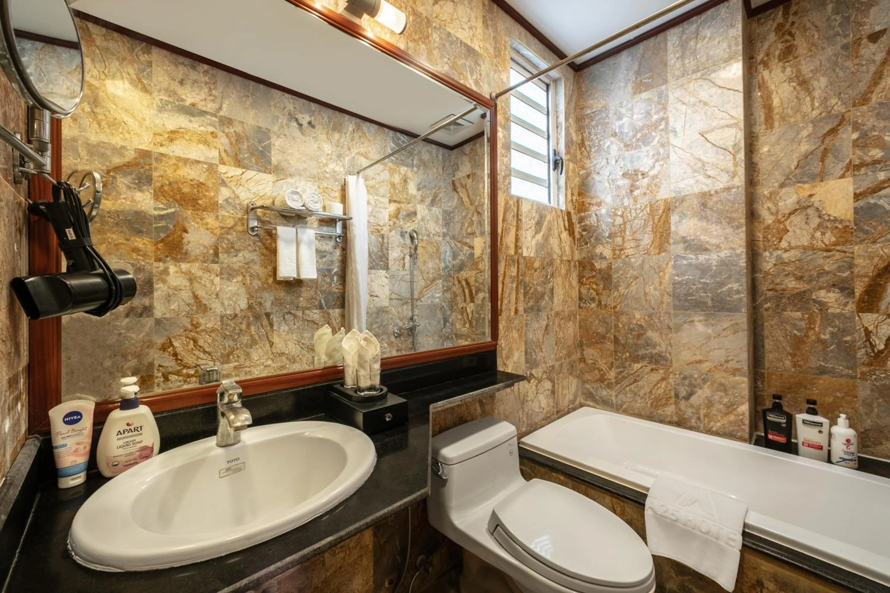 Shower in A25 Hotel - 221 Bạch Mai