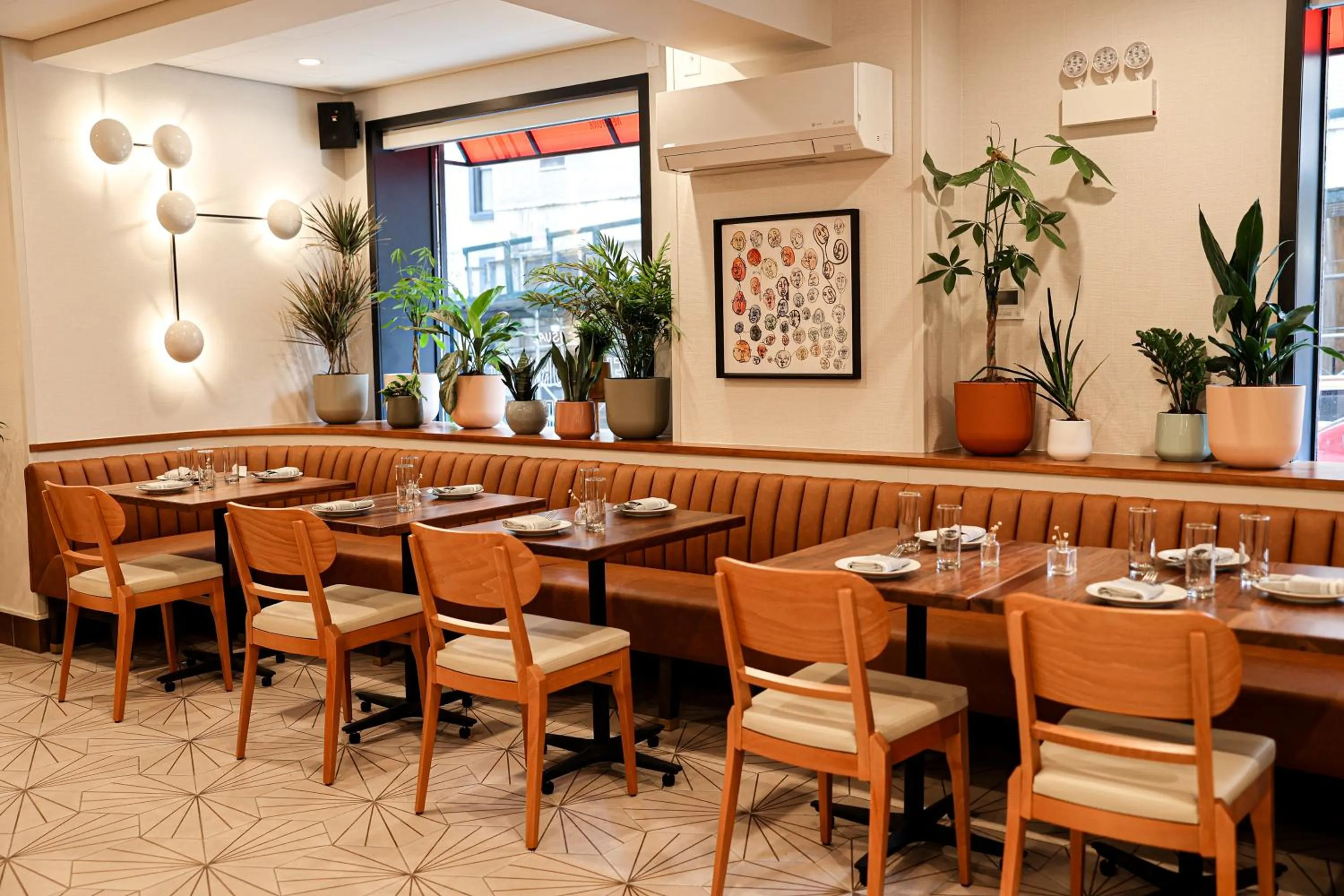 Restaurant/places to eat in The Shelburne Sonesta New York