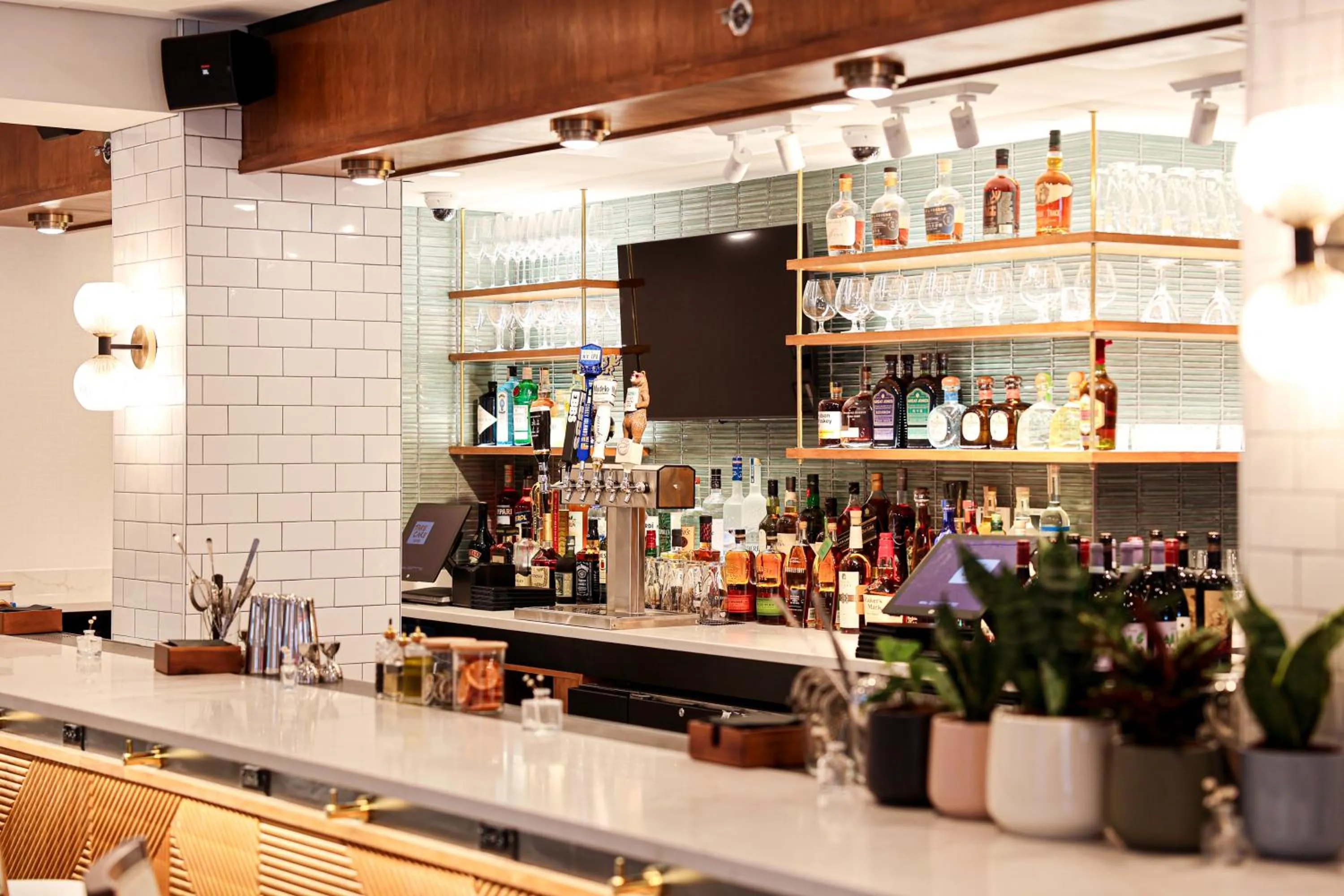 Restaurant/places to eat in The Shelburne Sonesta New York