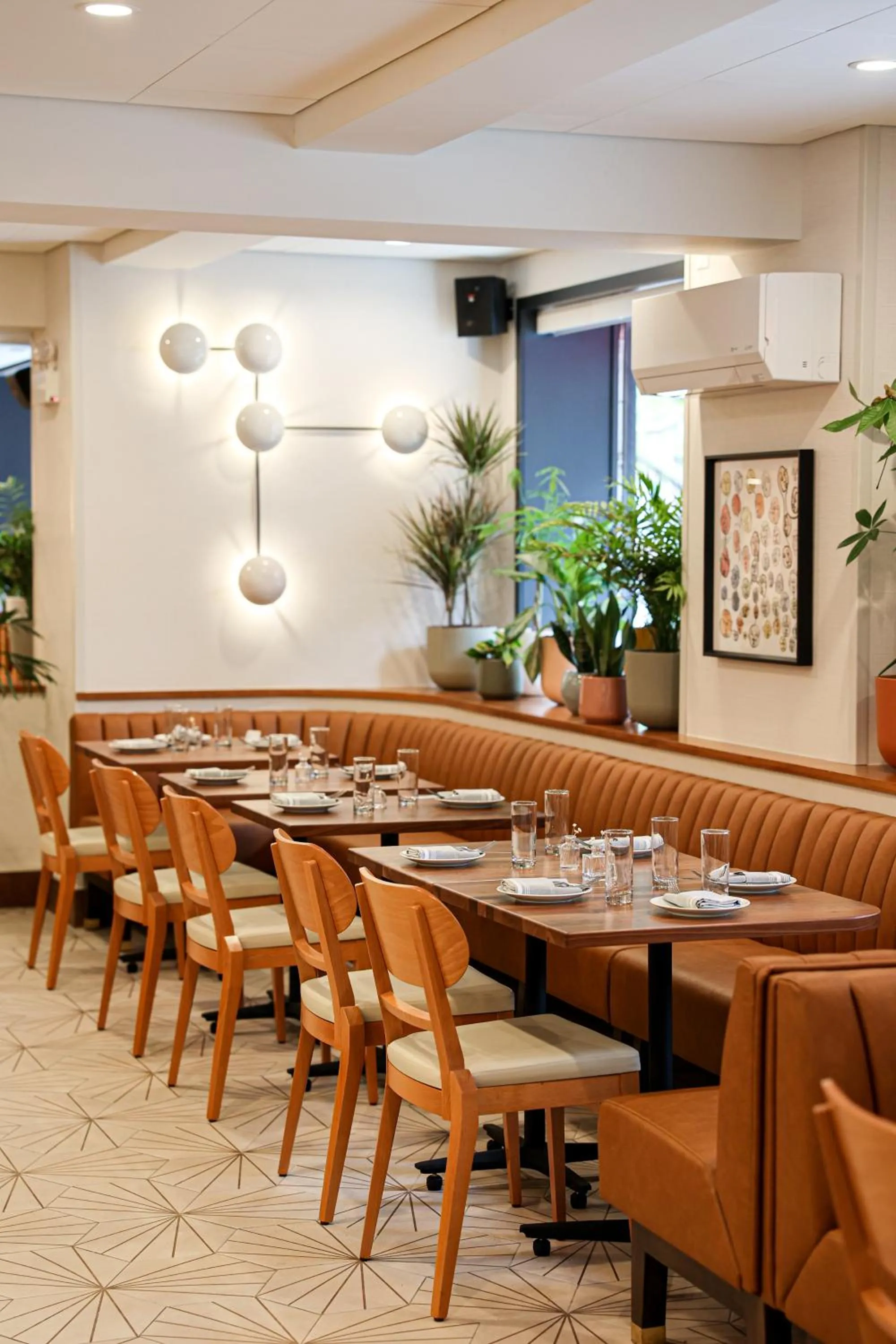 Restaurant/places to eat in The Shelburne Sonesta New York