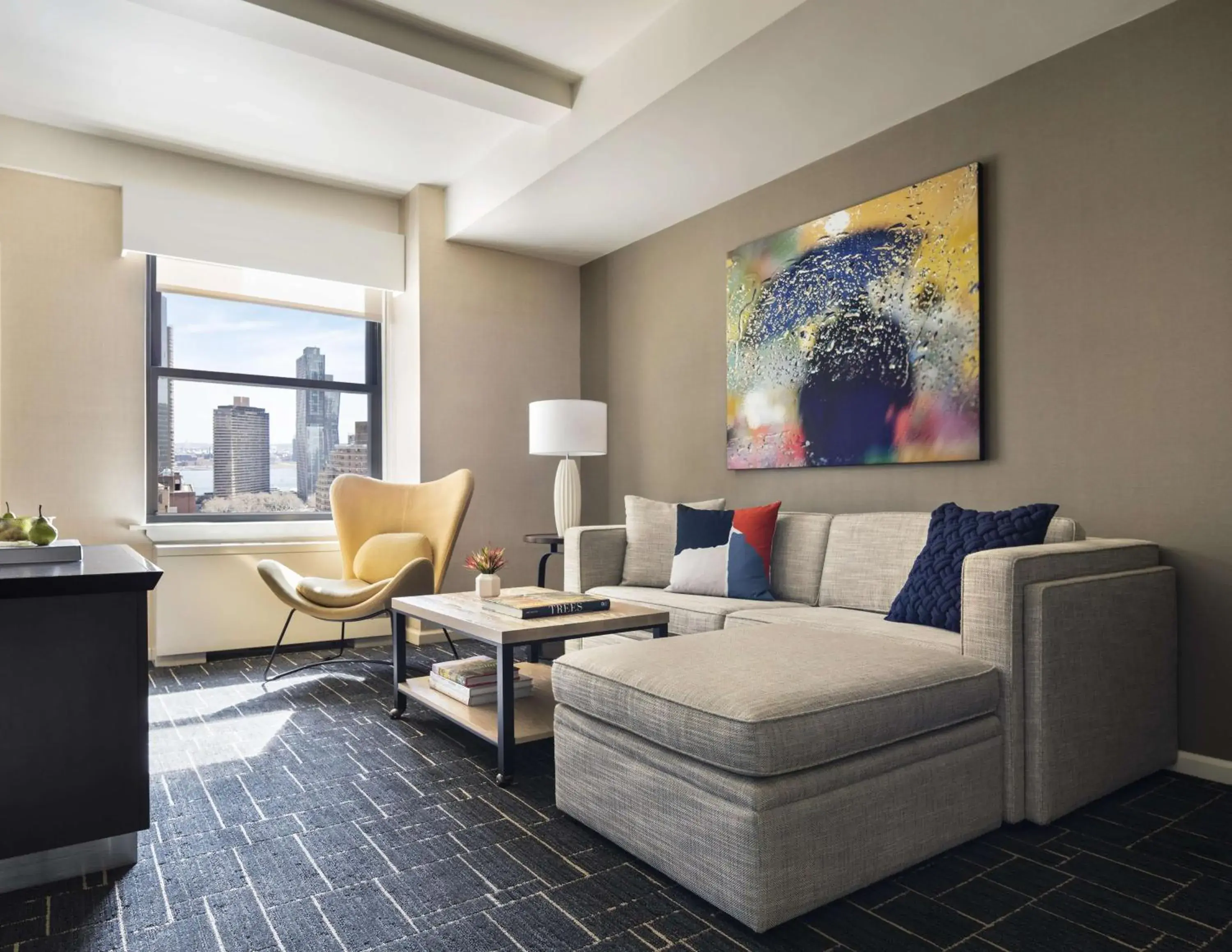 Living room in The Shelburne Sonesta New York Living room in The Shelburne Sonesta New York