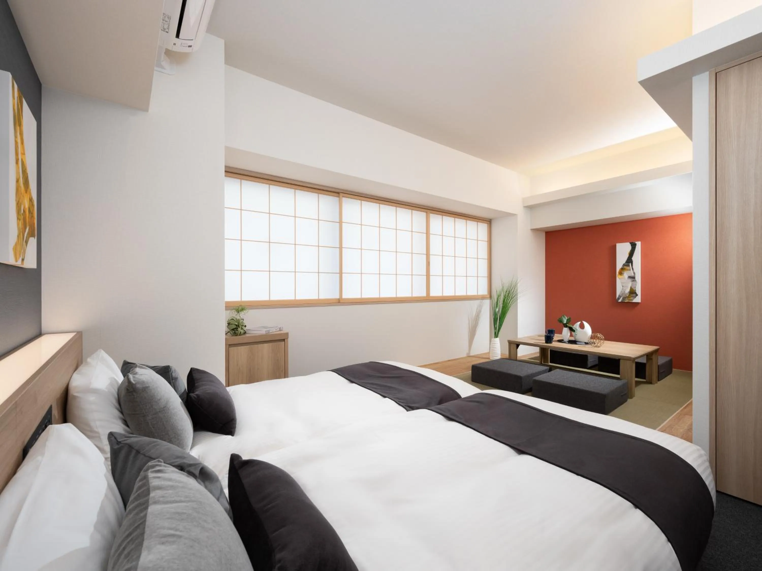Photo of the whole room, Bed in MIMARU Tokyo Shinjuku West