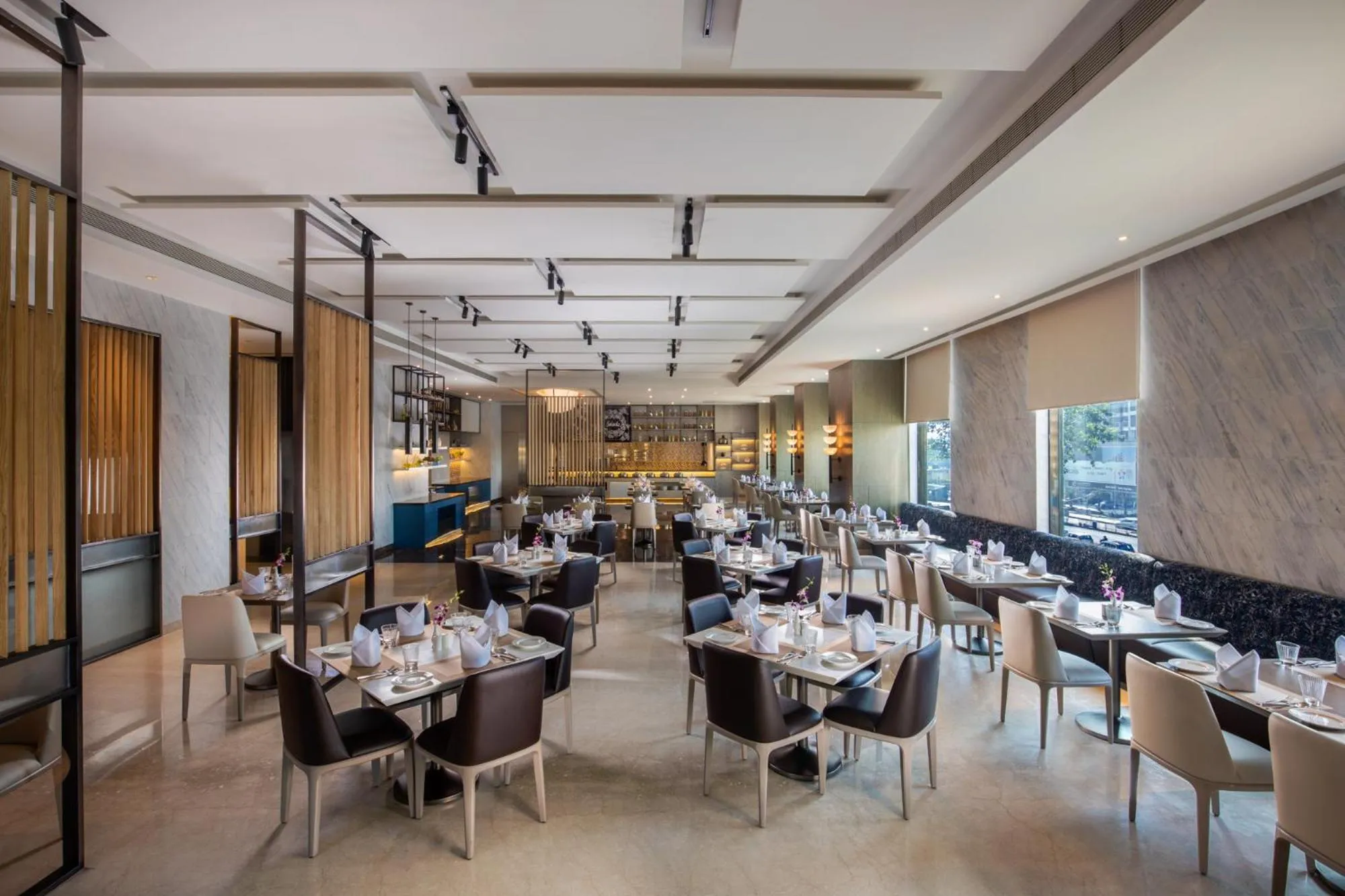 Restaurant/places to eat in Royal Hometel Suites