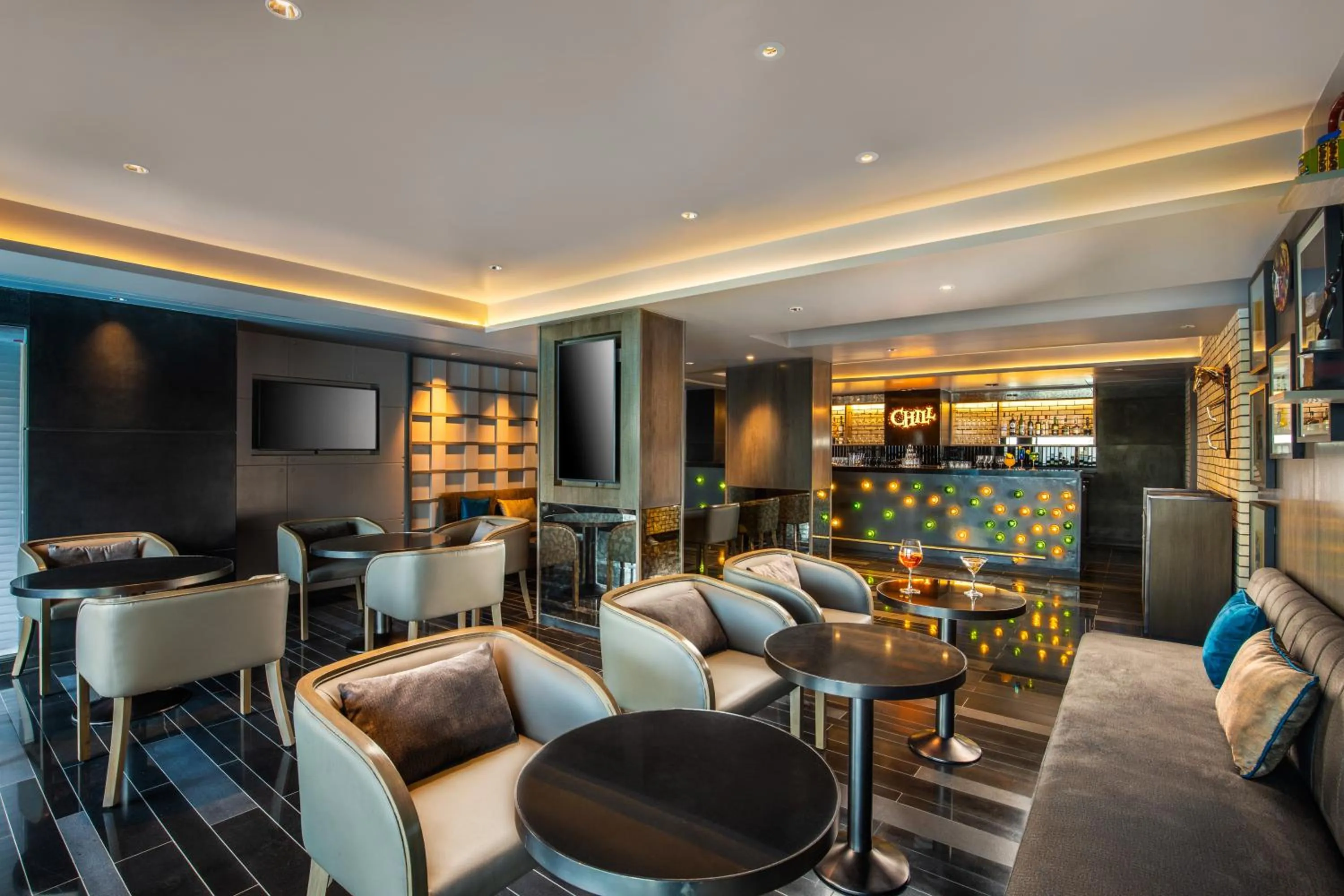 Lounge or bar in Royal Hometel Suites