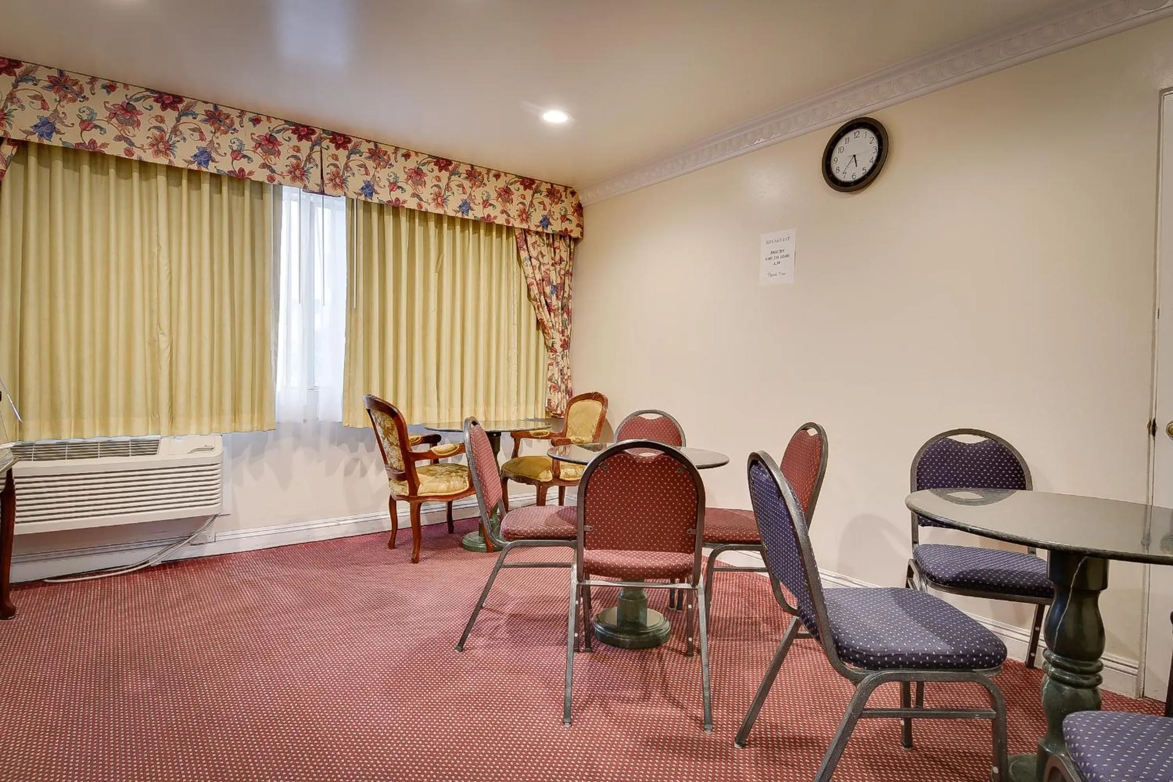 Restaurant/places to eat in Vagabond Inn Long Beach