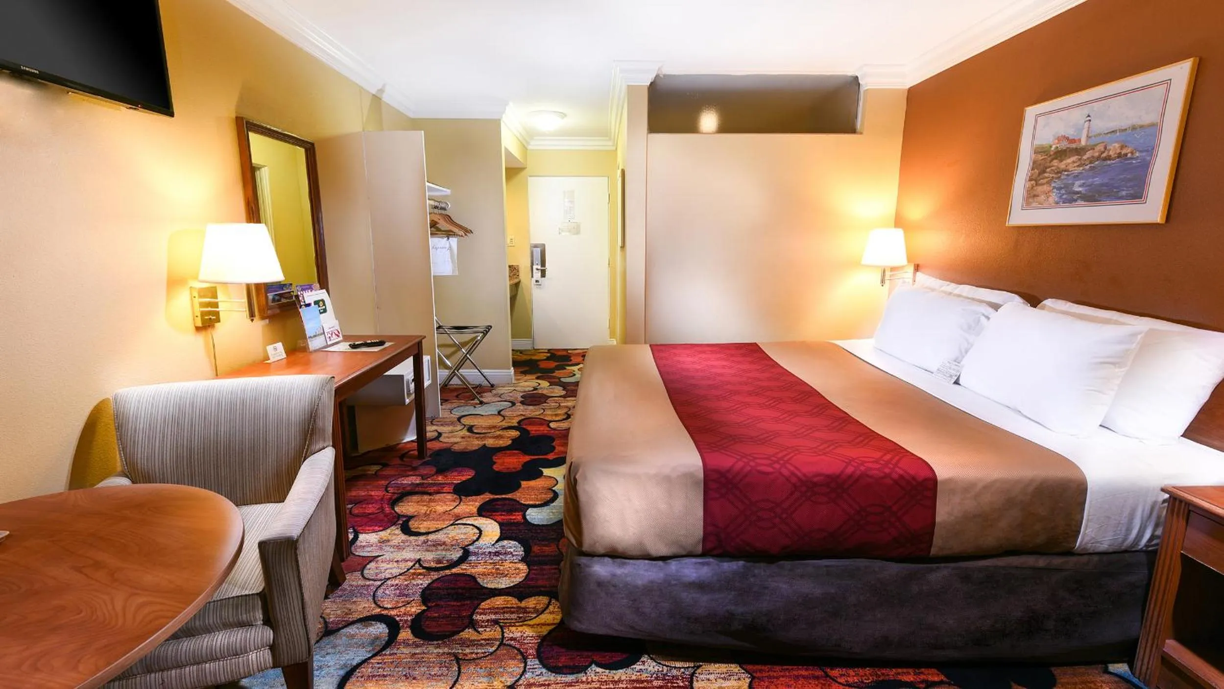 Photo of the whole room, Bed in Vagabond Inn Long Beach