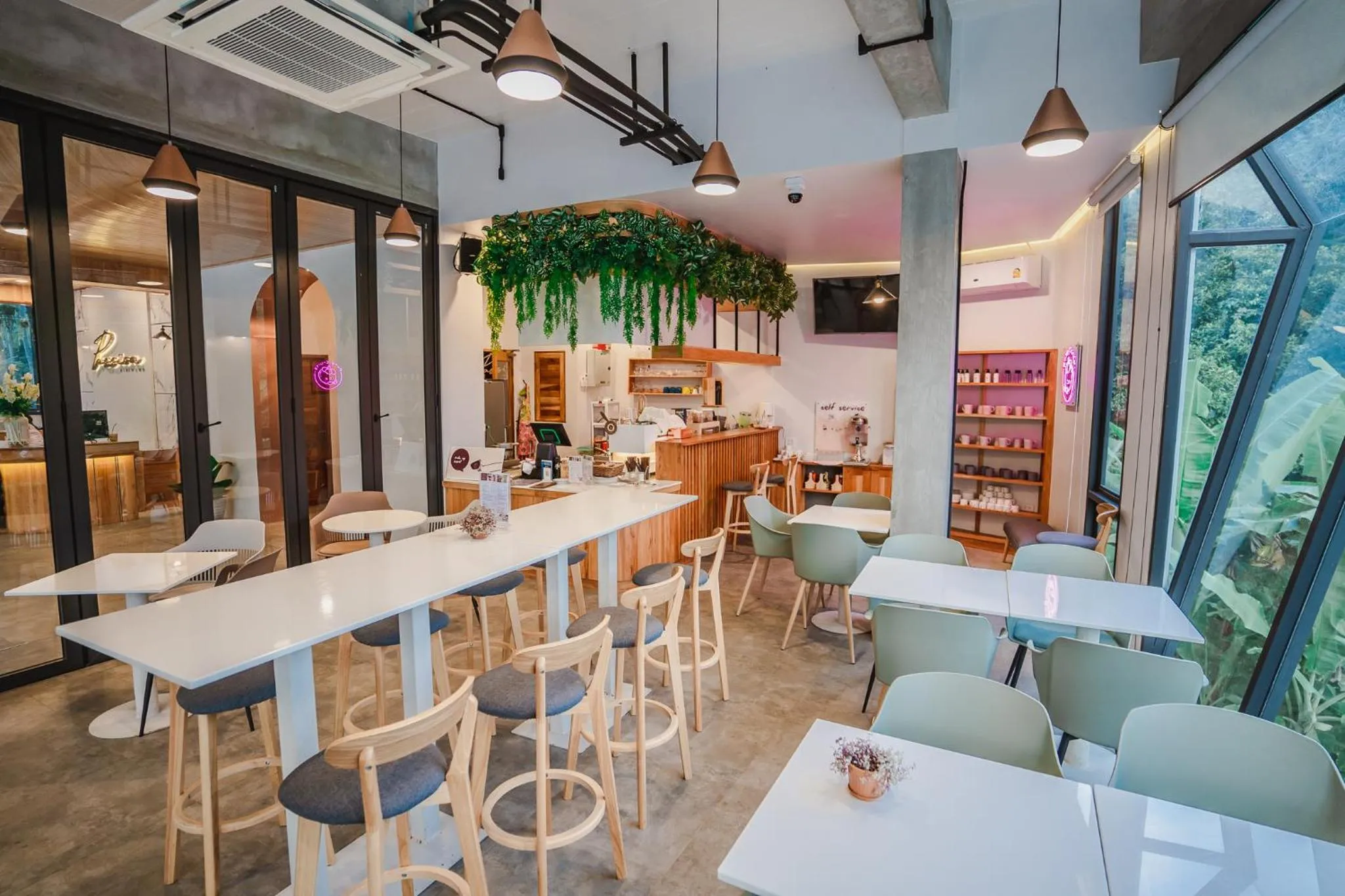 Restaurant/places to eat in Passion Resort Kiriwong