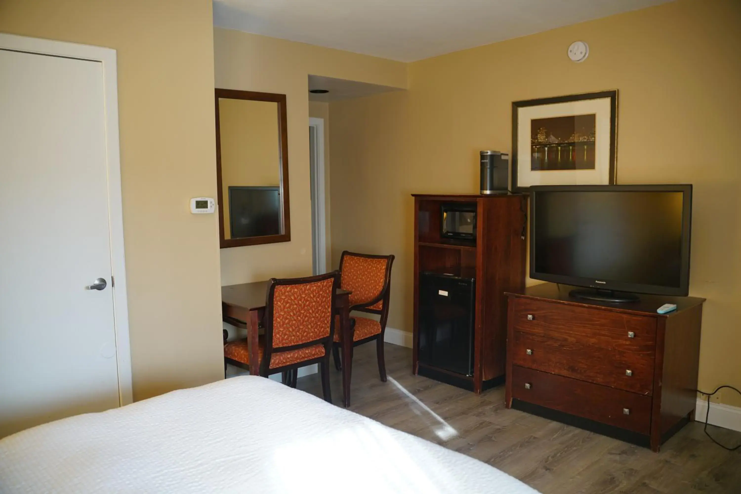 Photo of the whole room, Bed in Hotel Boston Photo of the whole room, Bed in Hotel Boston