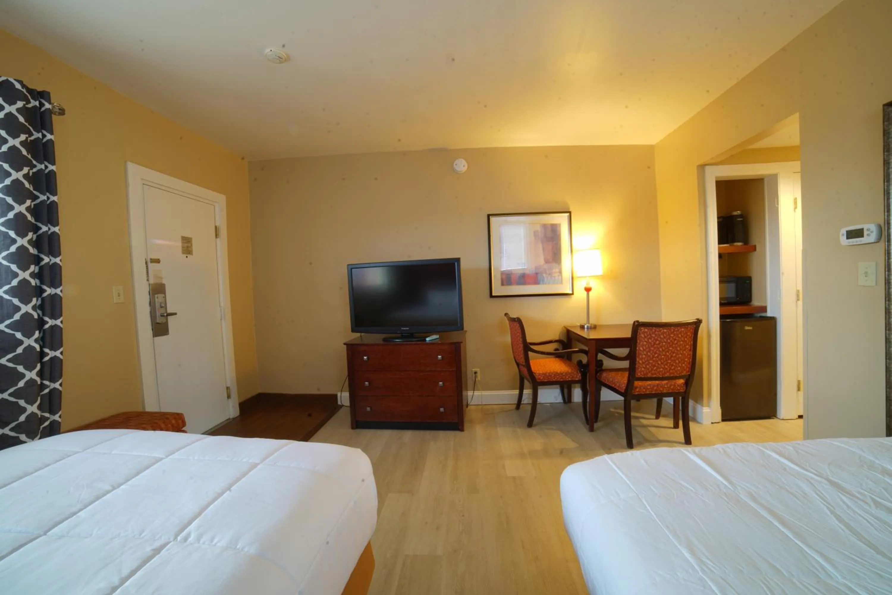 Photo of the whole room, Bed in Hotel Boston