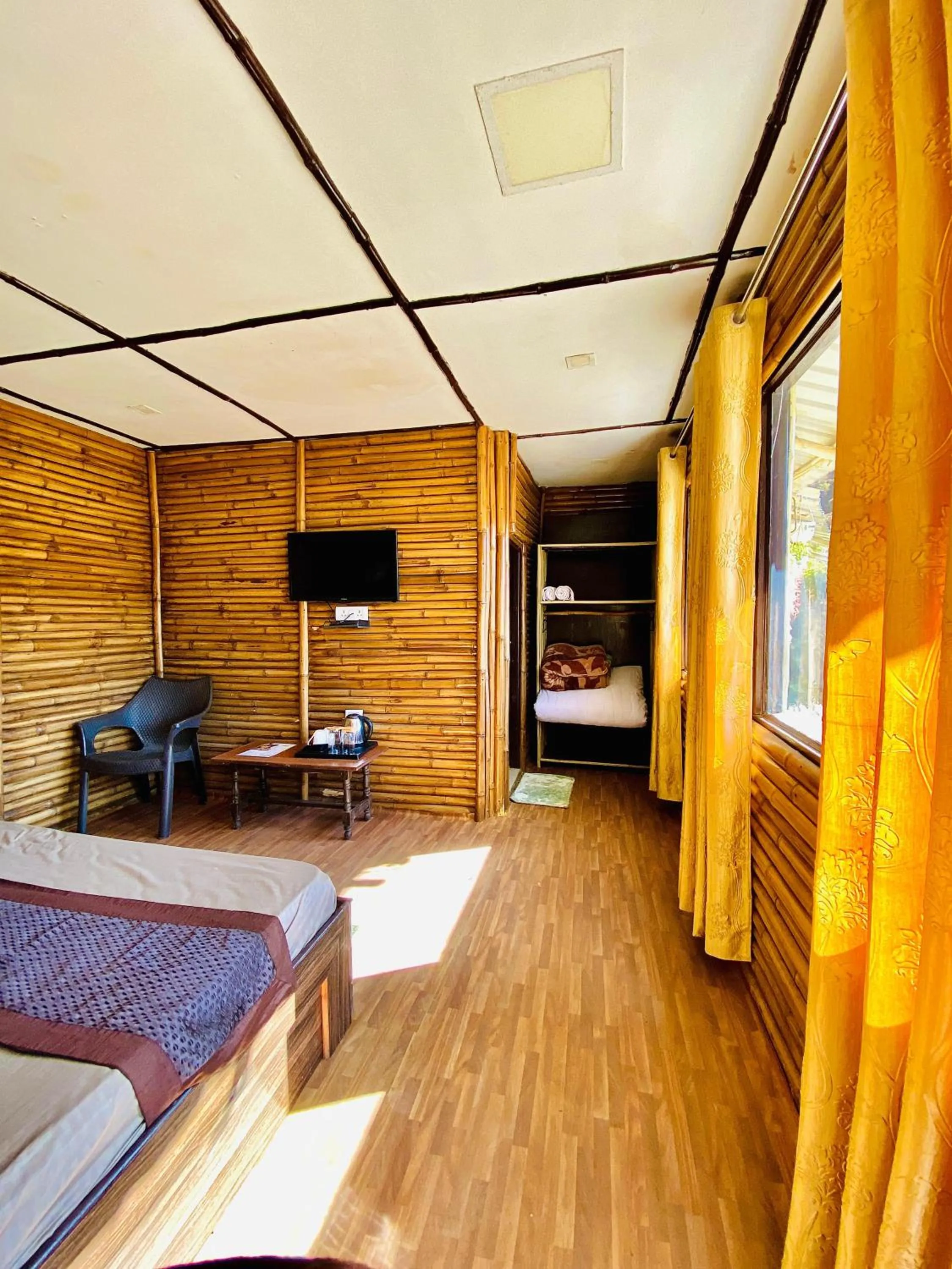 Communal lounge/ TV room, Bed in Bamboo Junction Resort - Kanatal, Valley & Mountain View
