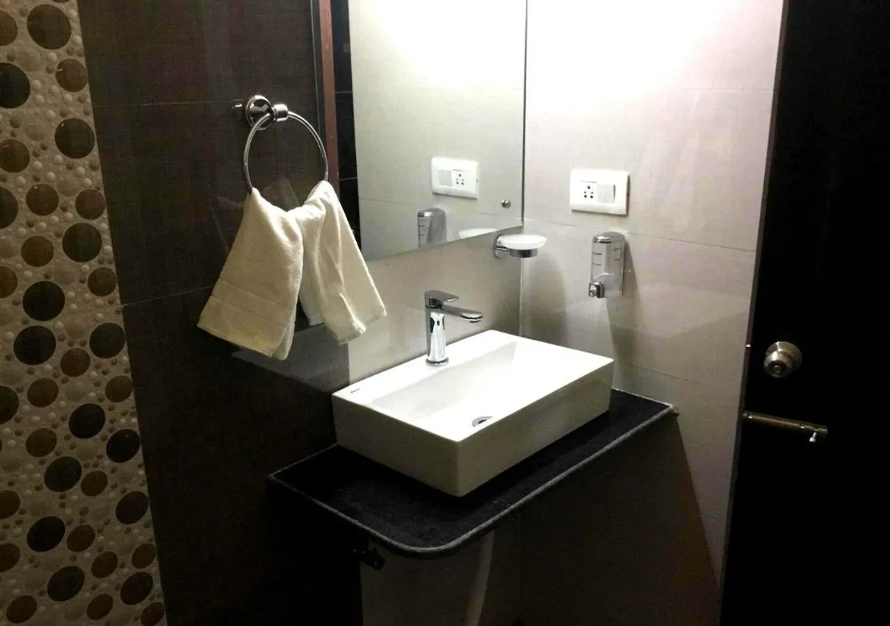 Bathroom in Bamboo Junction Resort - Kanatal, Valley & Mountain View