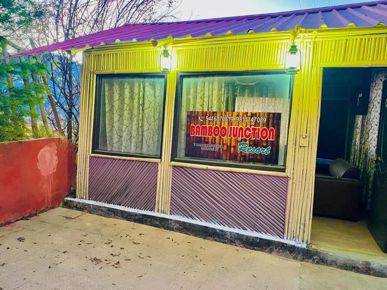 Lobby or reception in Bamboo Junction Resort - Kanatal, Valley & Mountain View