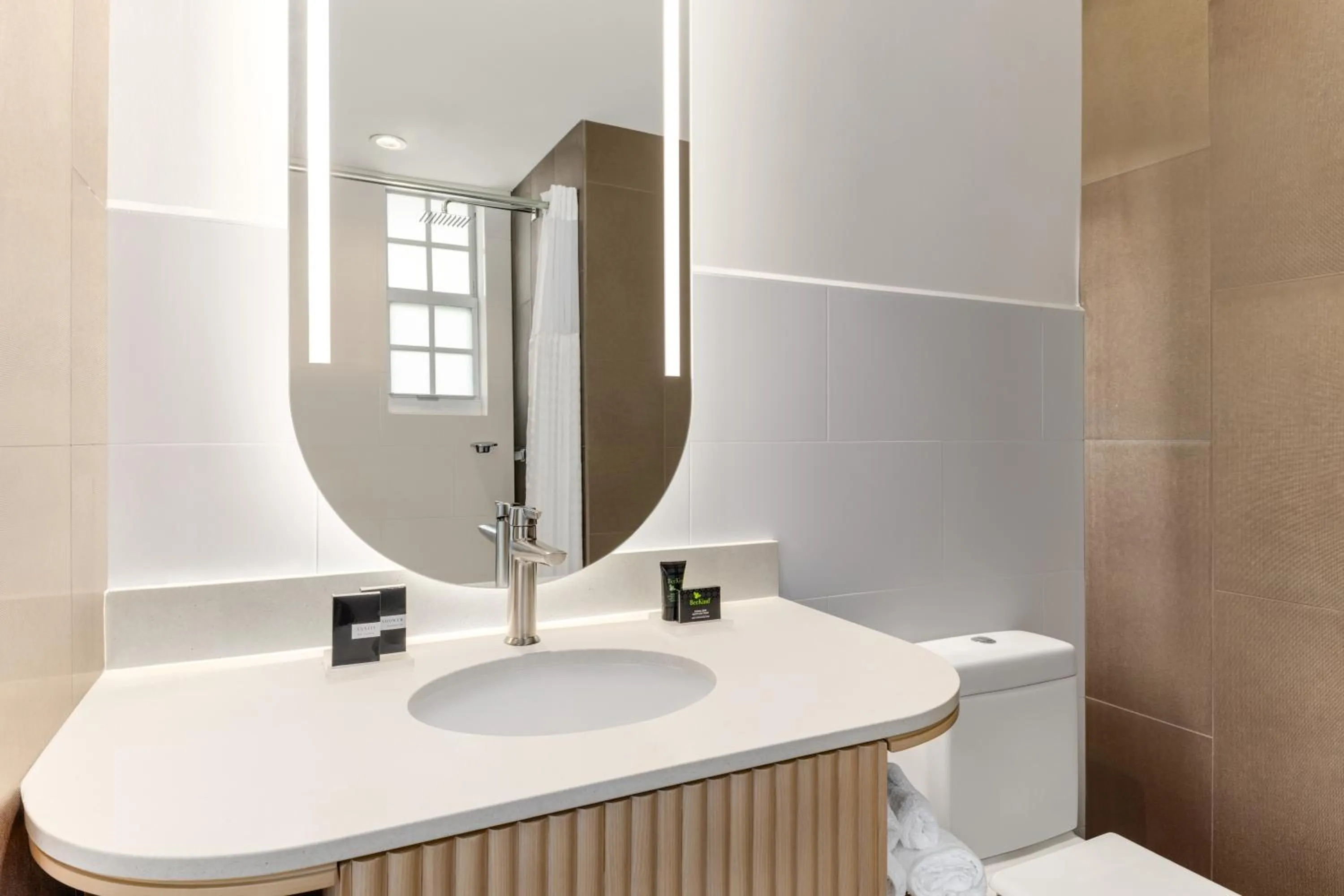 Toilet in Waldorf Towers South Beach