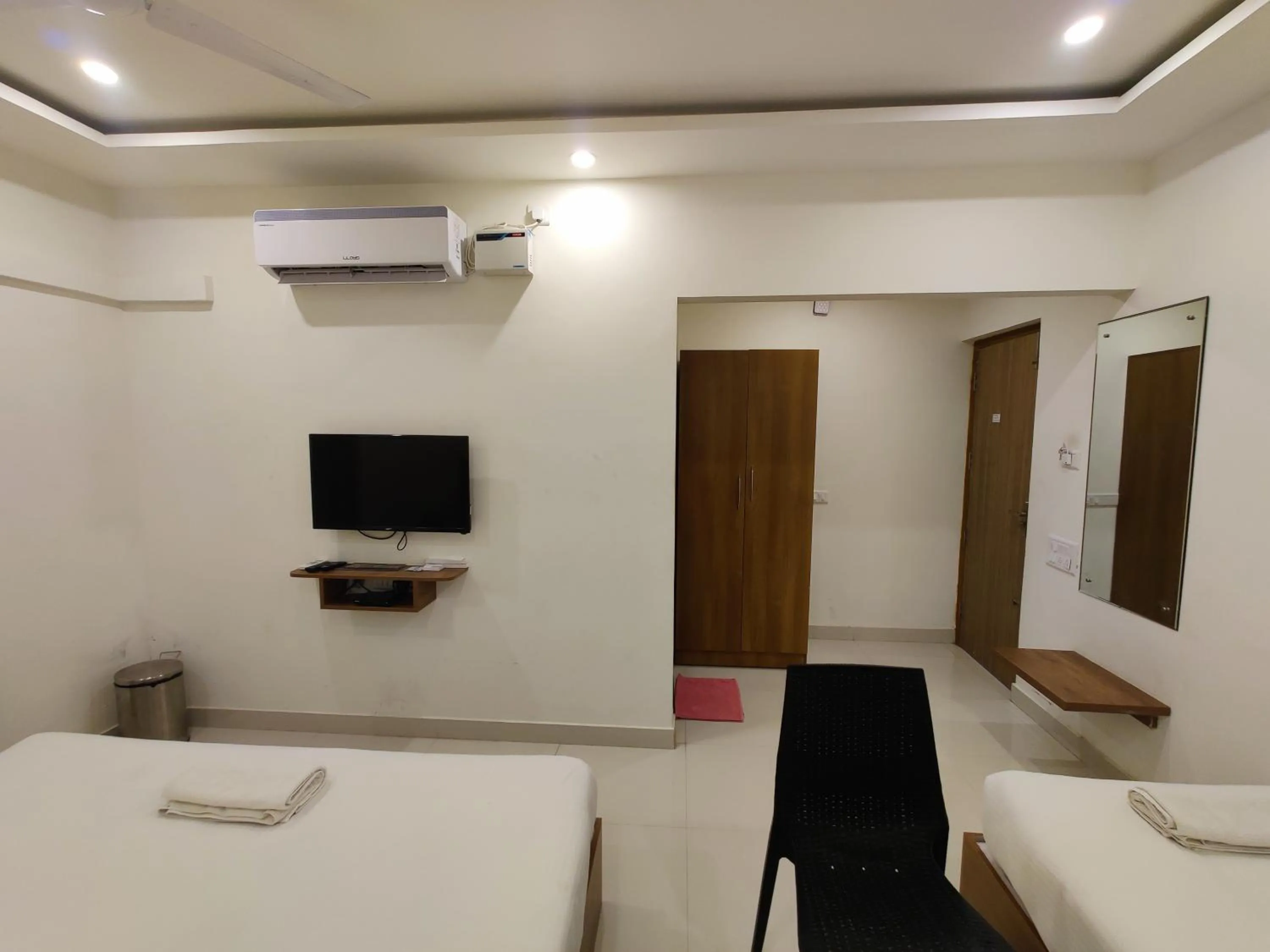 TV and multimedia, Bed in Hotel Airport City