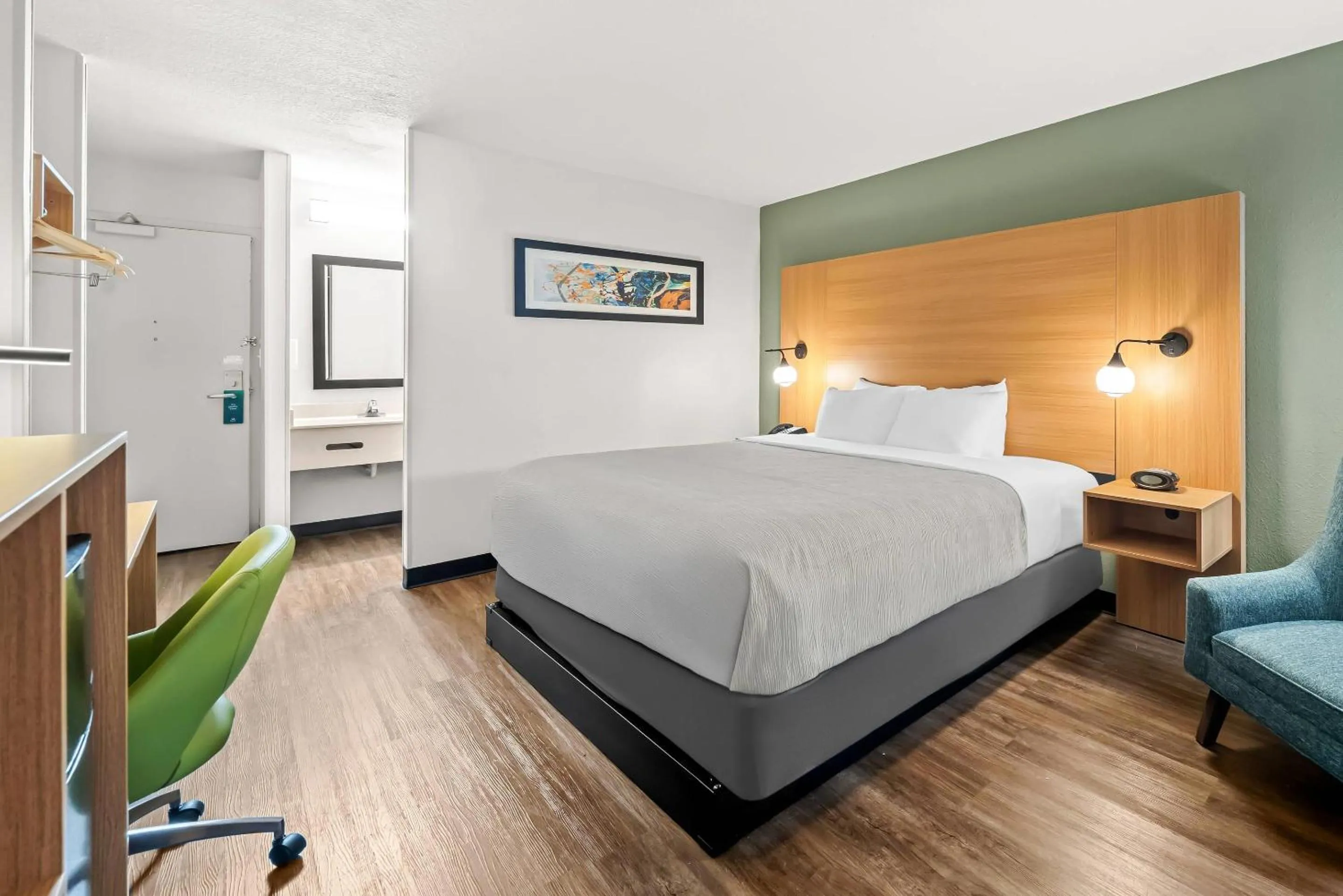 Bedroom, Bed in Quality Inn Orlando Near International Drive