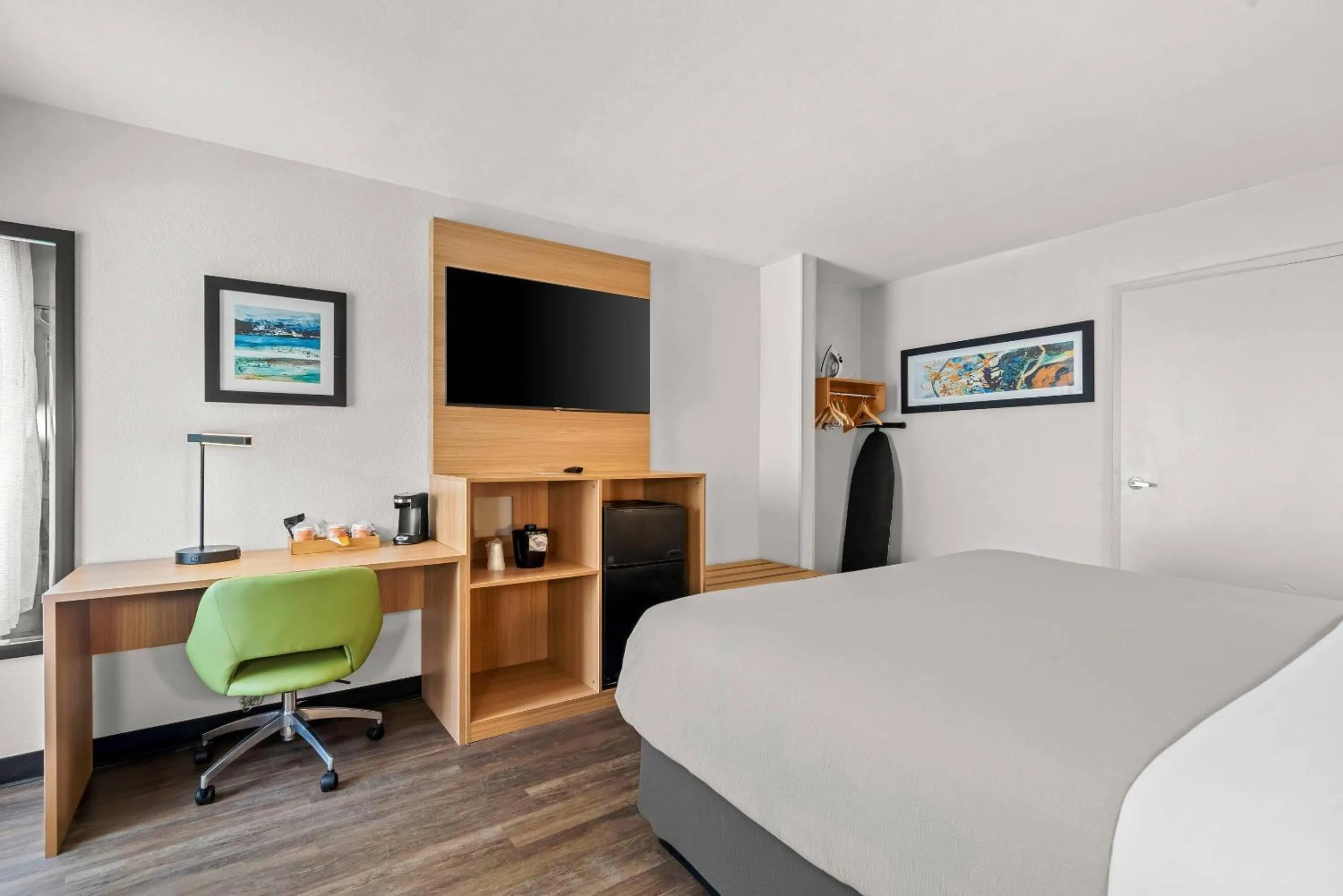 Bedroom, Bed in Quality Inn Orlando Near International Drive