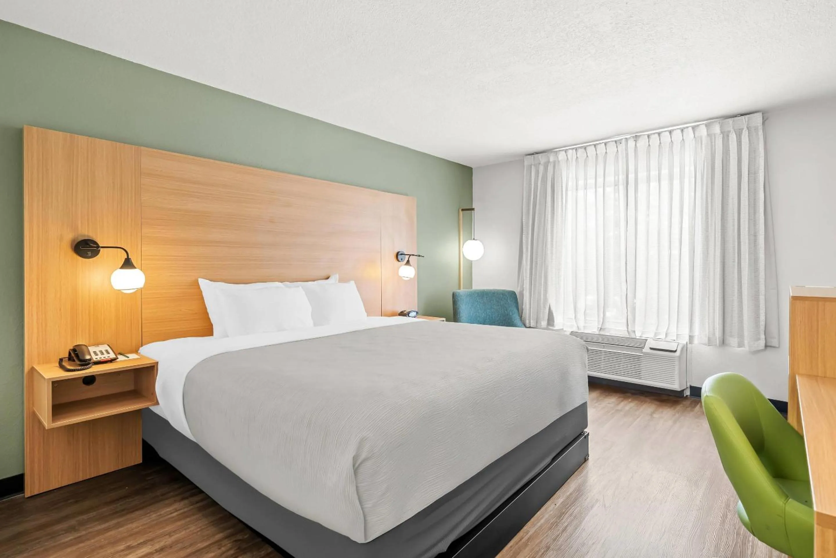 Bedroom, Bed in Quality Inn Orlando Near International Drive