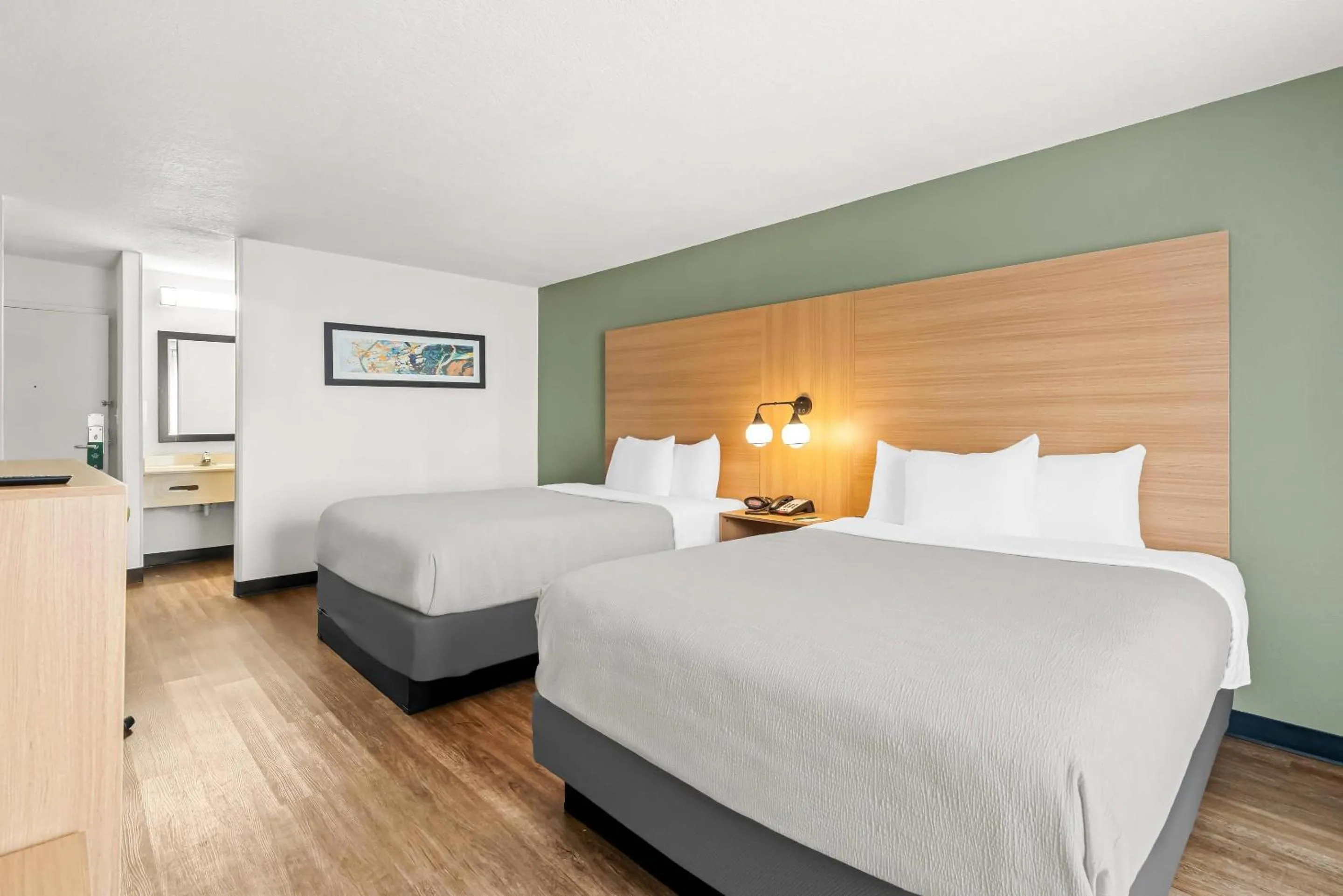 Bedroom, Bed in Quality Inn Orlando Near International Drive