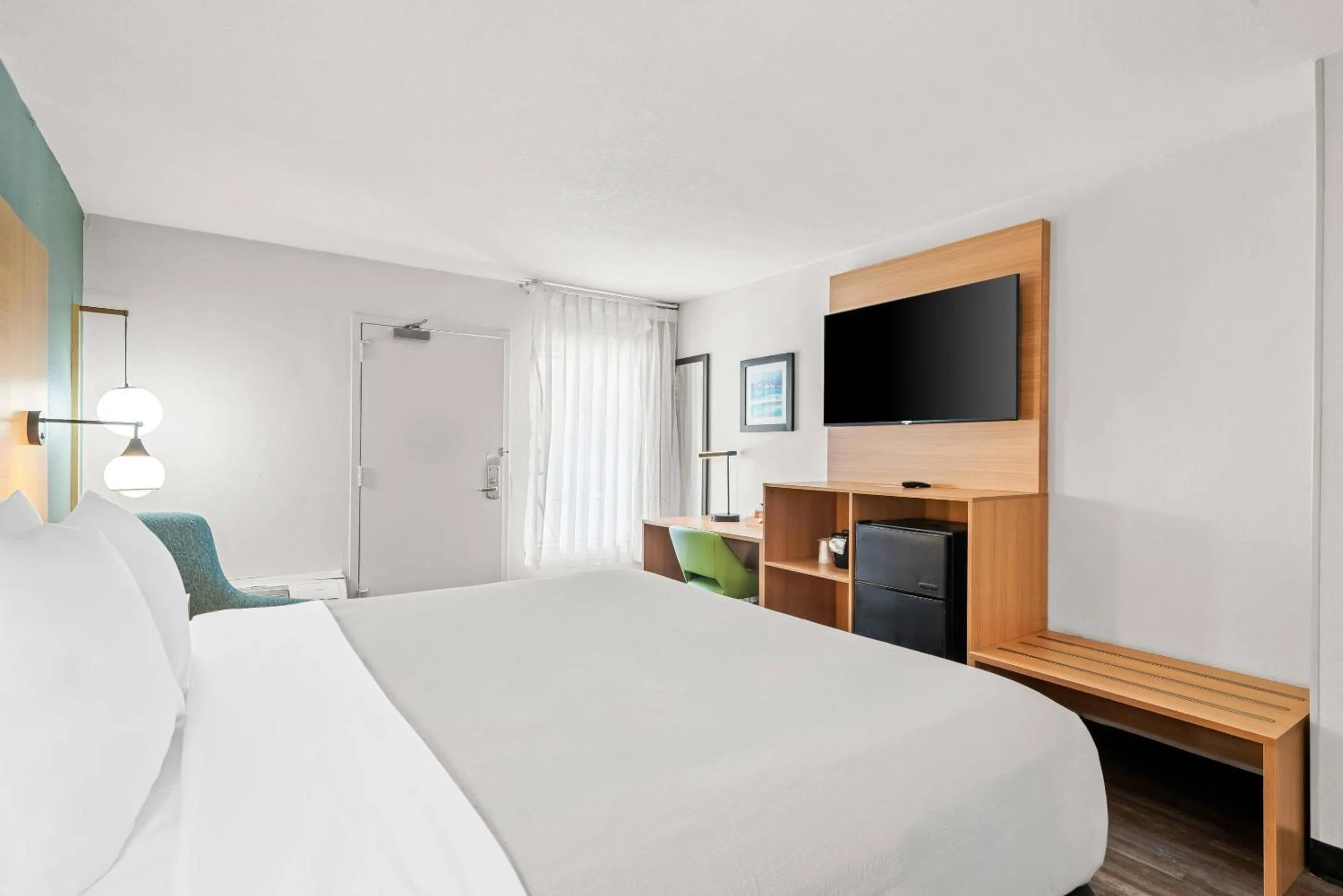 Bedroom, Bed in Quality Inn Orlando Near International Drive