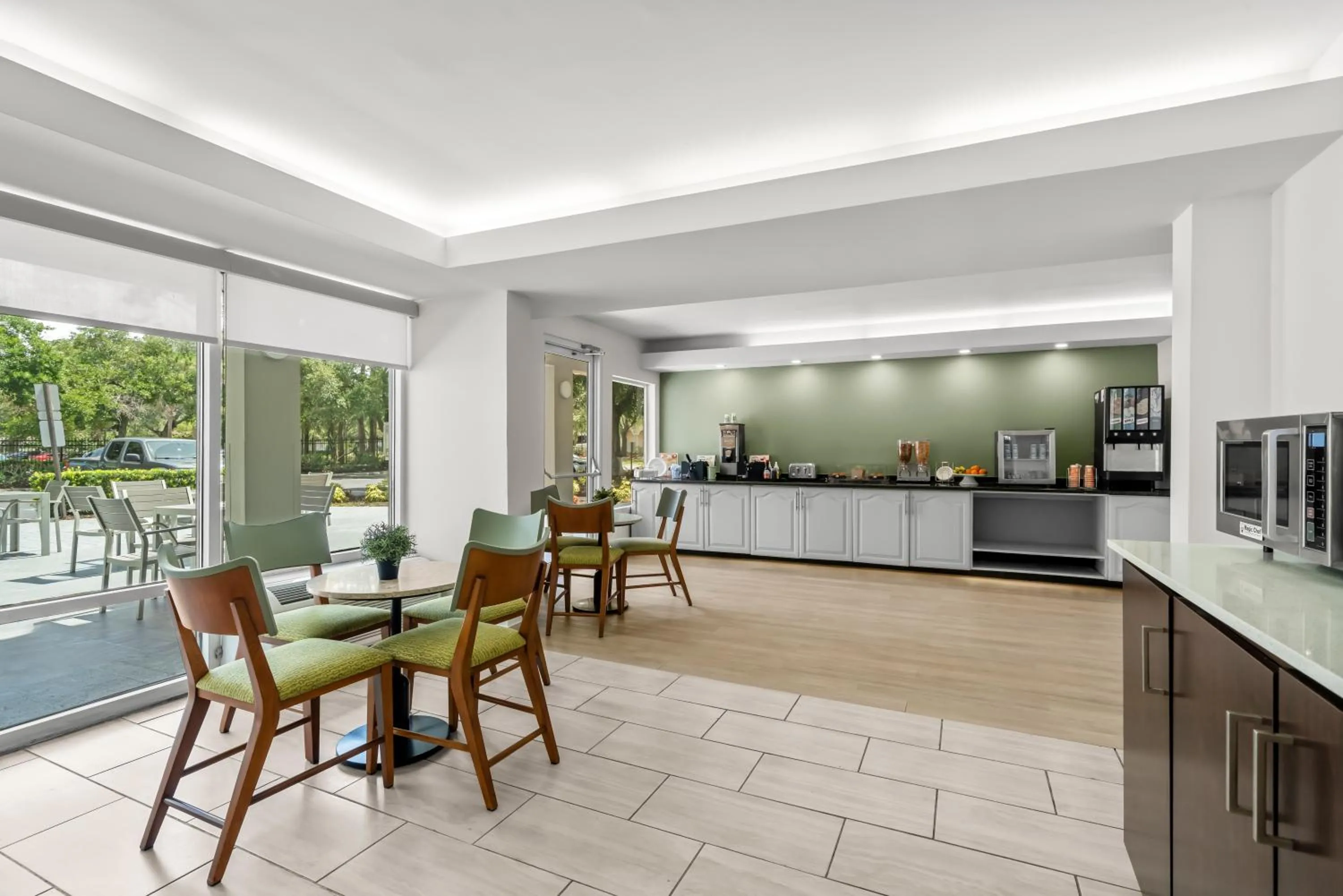 Breakfast in Quality Inn Orlando Near International Drive