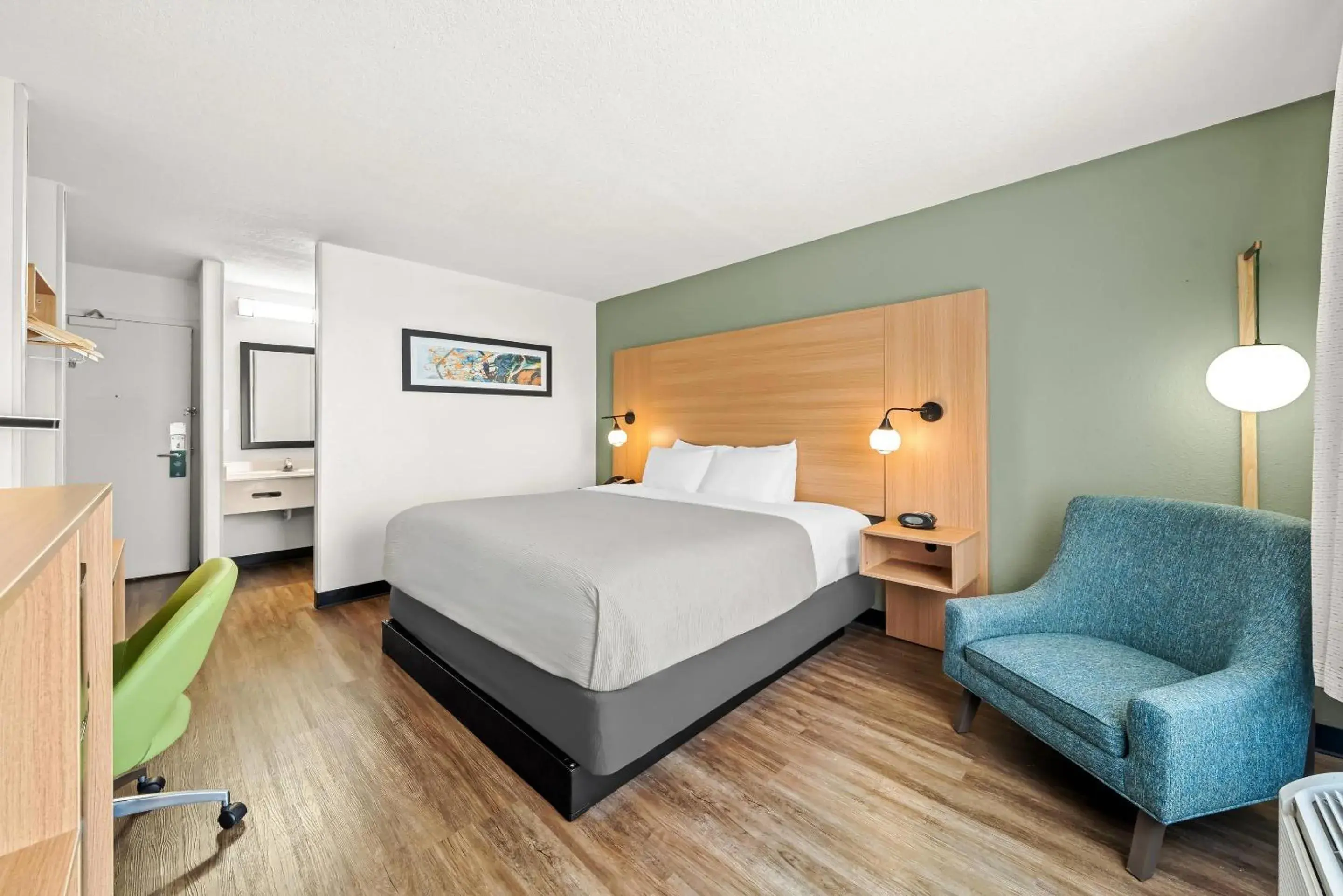 Bedroom, Bed in Quality Inn Orlando Near International Drive Bedroom, Bed in Quality Inn Orlando Near International Drive