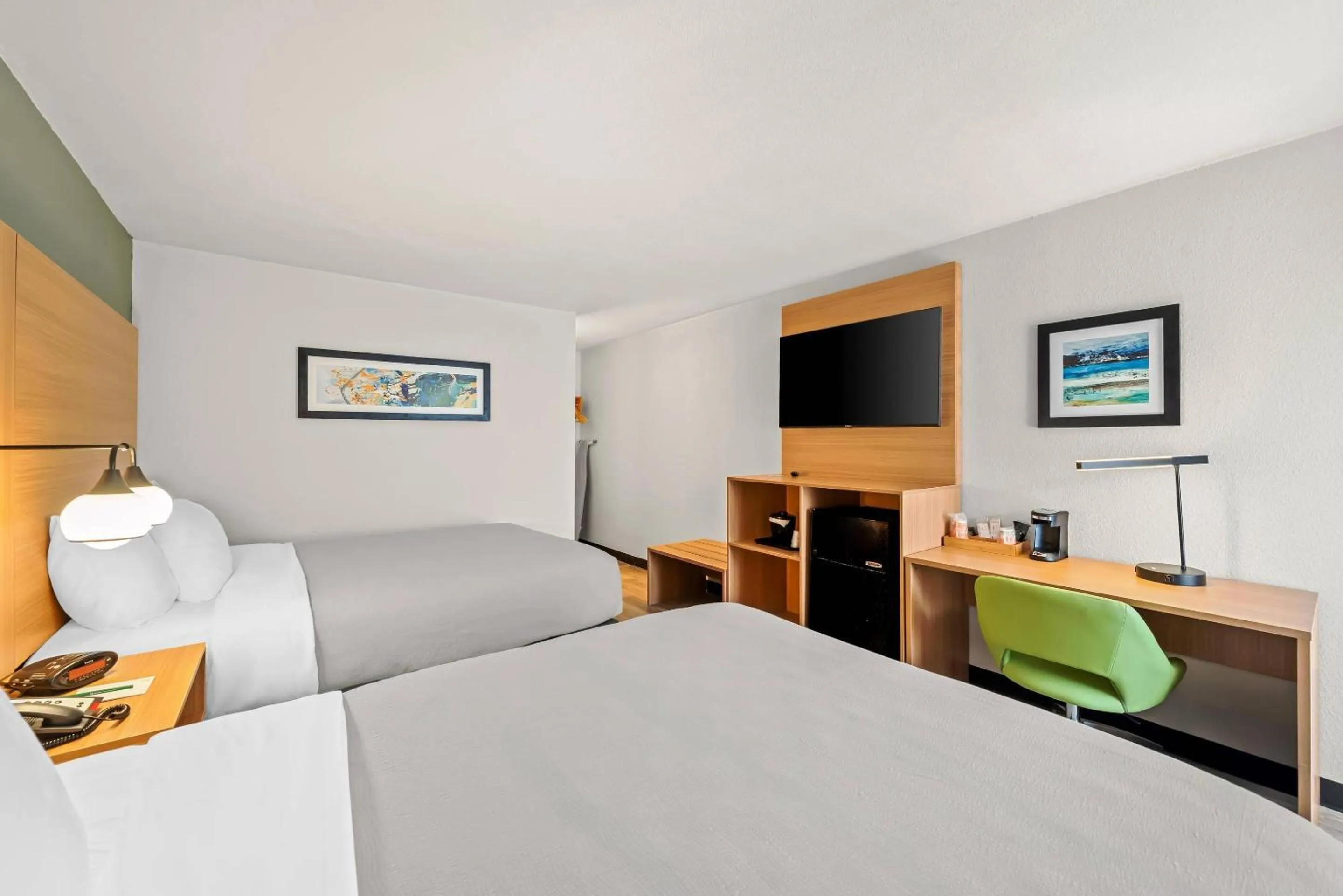 Bedroom, Bed in Quality Inn Orlando Near International Drive