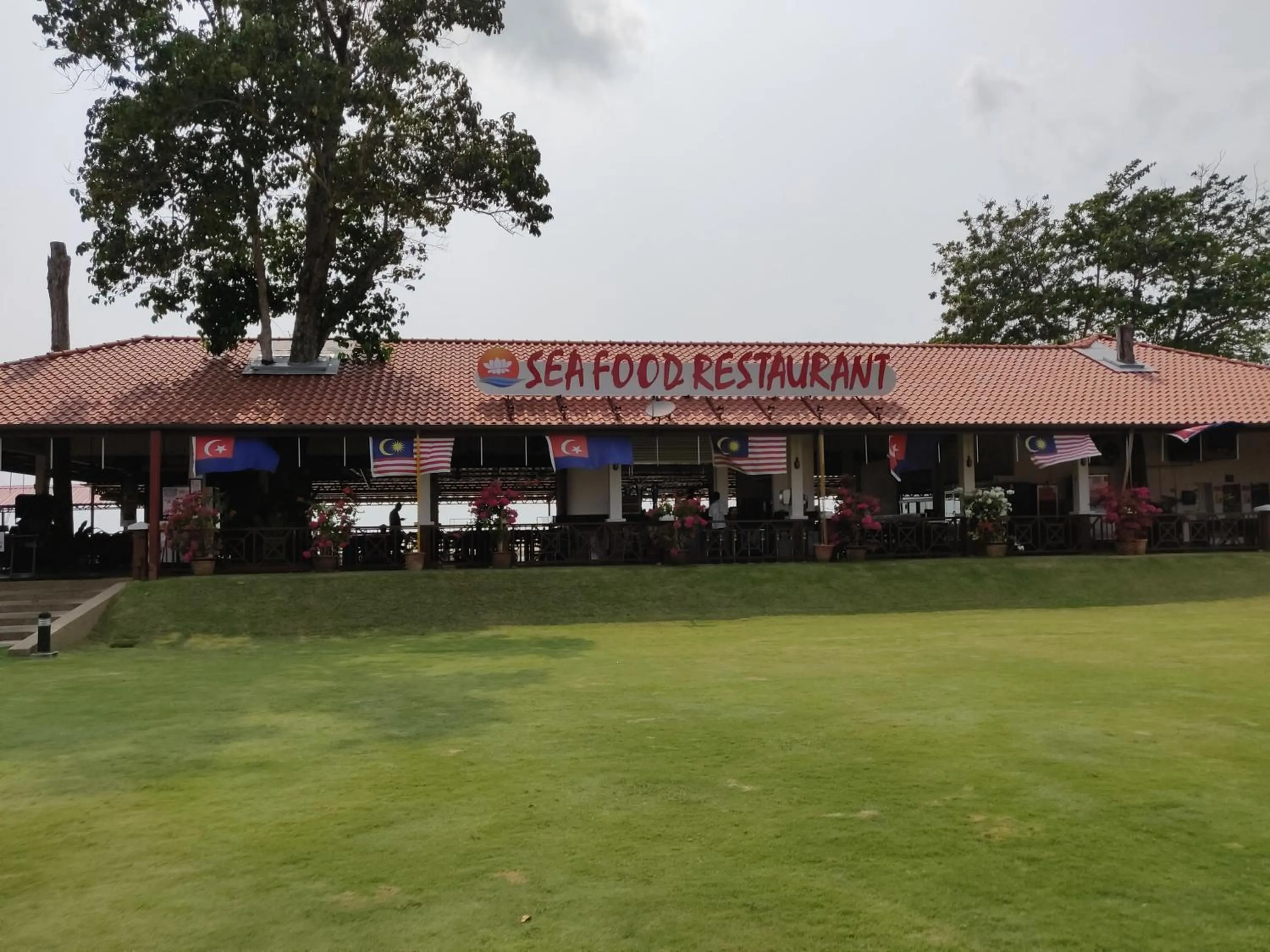 Restaurant/places to eat in D'Vista Homestay Apartments in Lotus Desaru Beach Resort