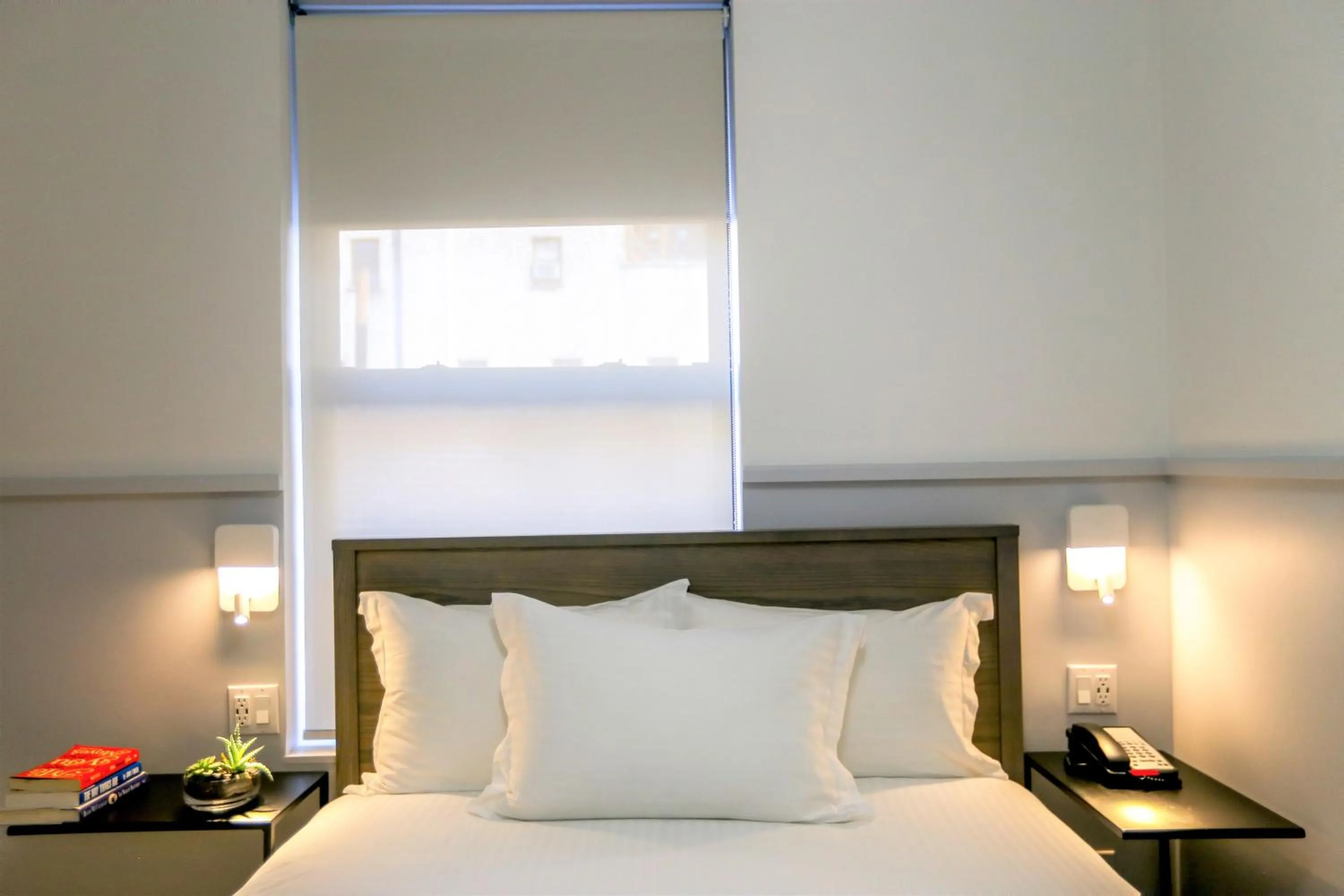 Bedroom in Washington Jefferson Hotel - Times Square North