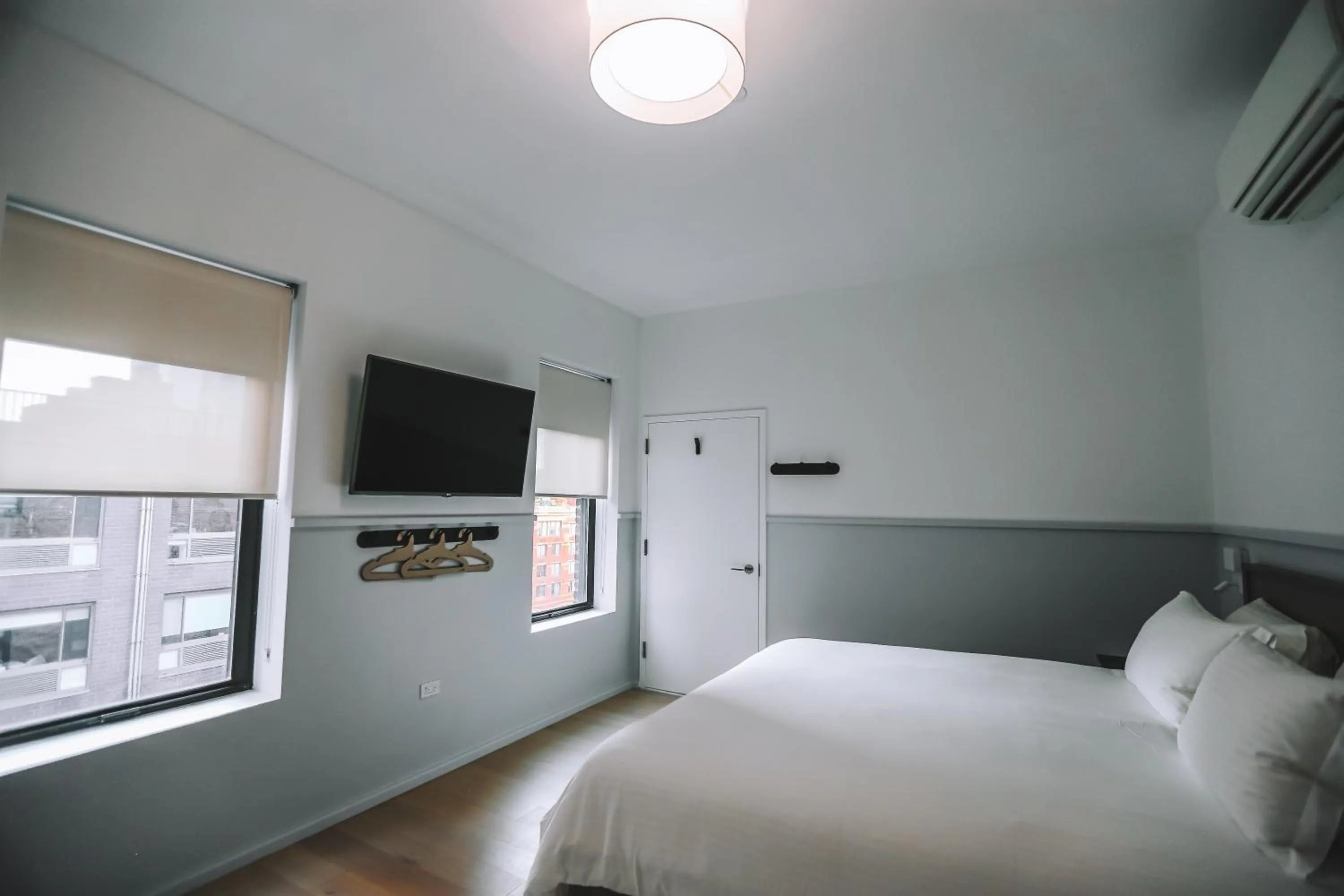 Bedroom, TV/Entertainment Center in Washington Jefferson Hotel - Times Square North