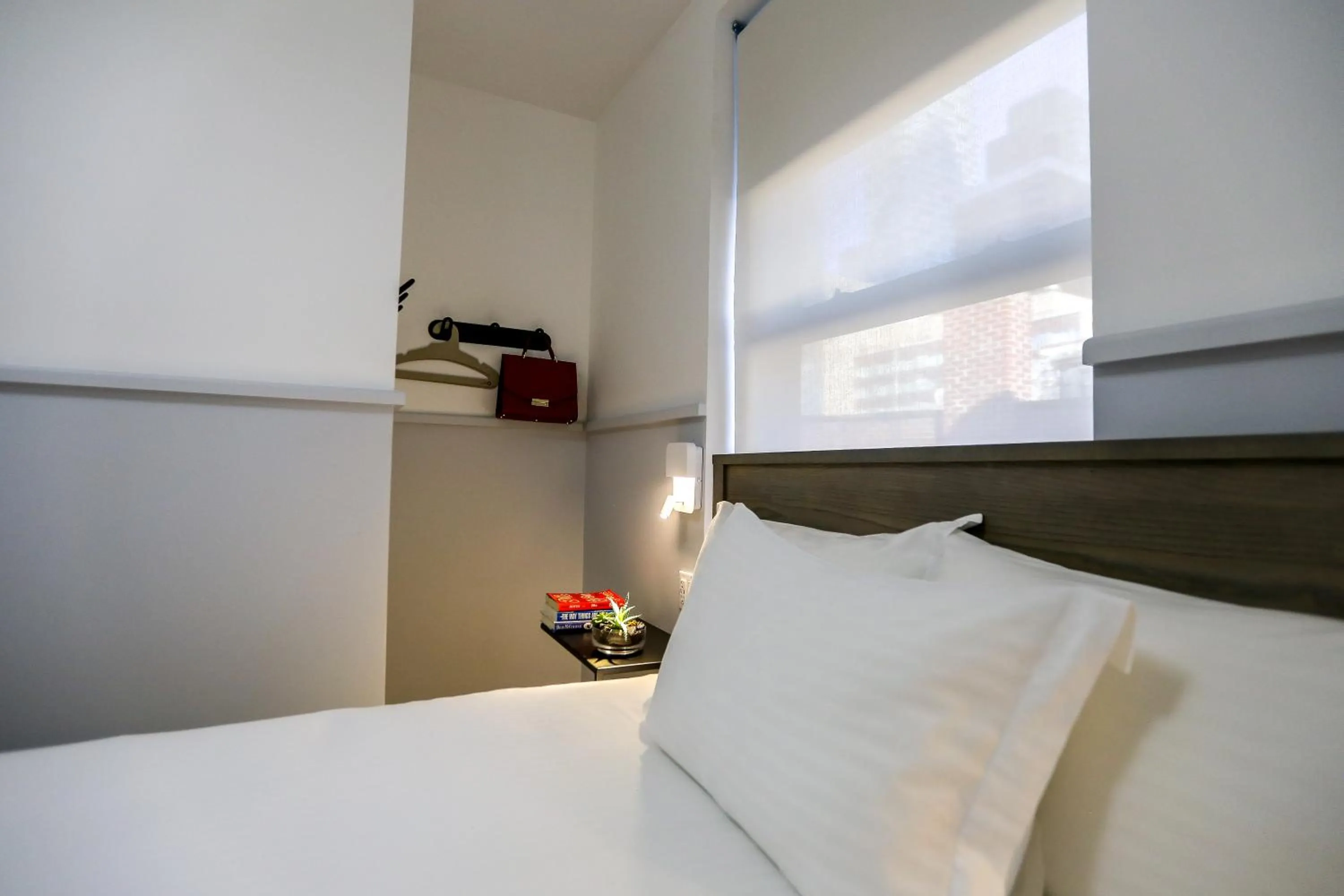 Bedroom in Washington Jefferson Hotel - Times Square North