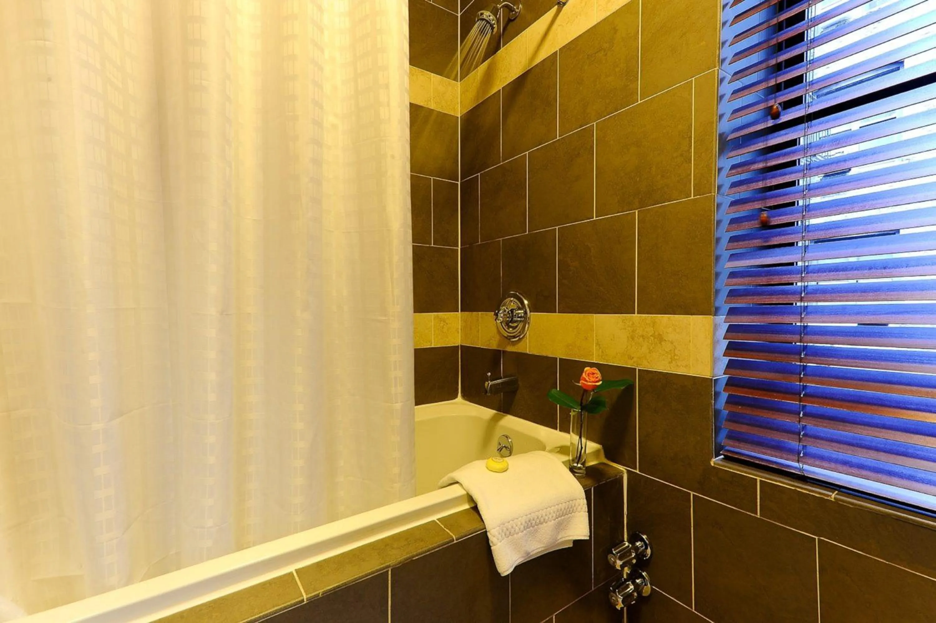 Bathroom in Washington Jefferson Hotel - Times Square North