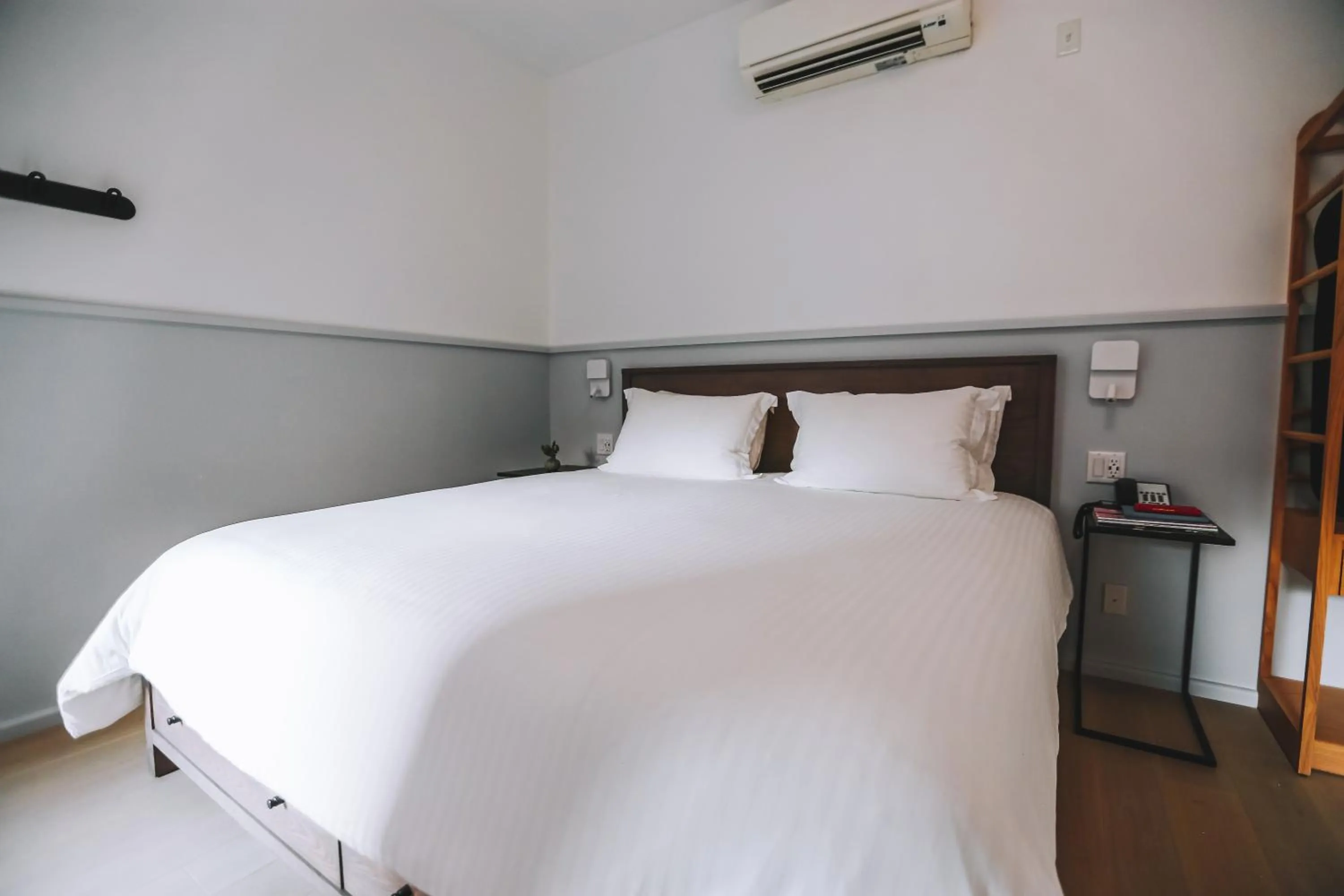 Bedroom in Washington Jefferson Hotel - Times Square North