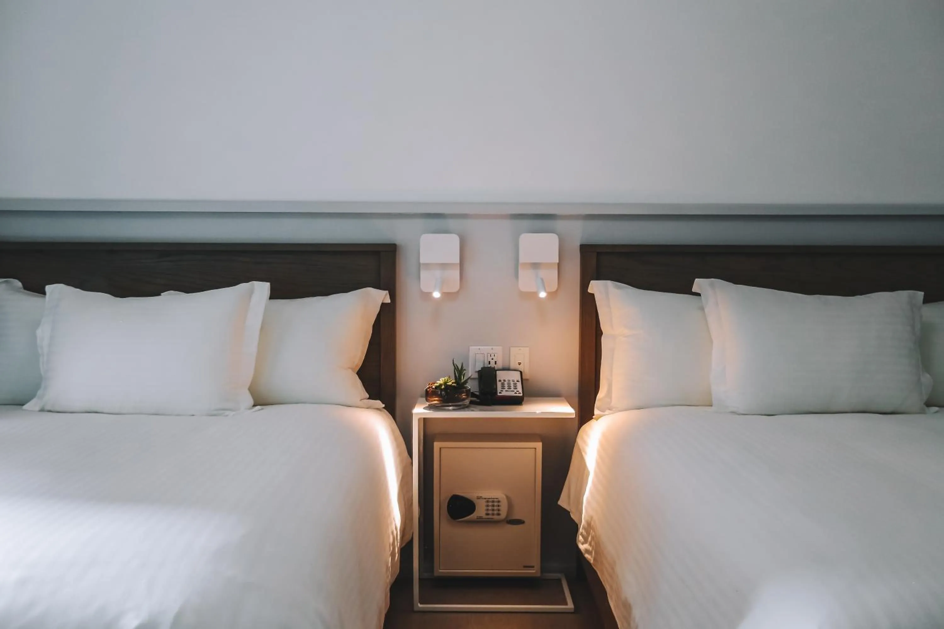 Bedroom in Washington Jefferson Hotel - Times Square North