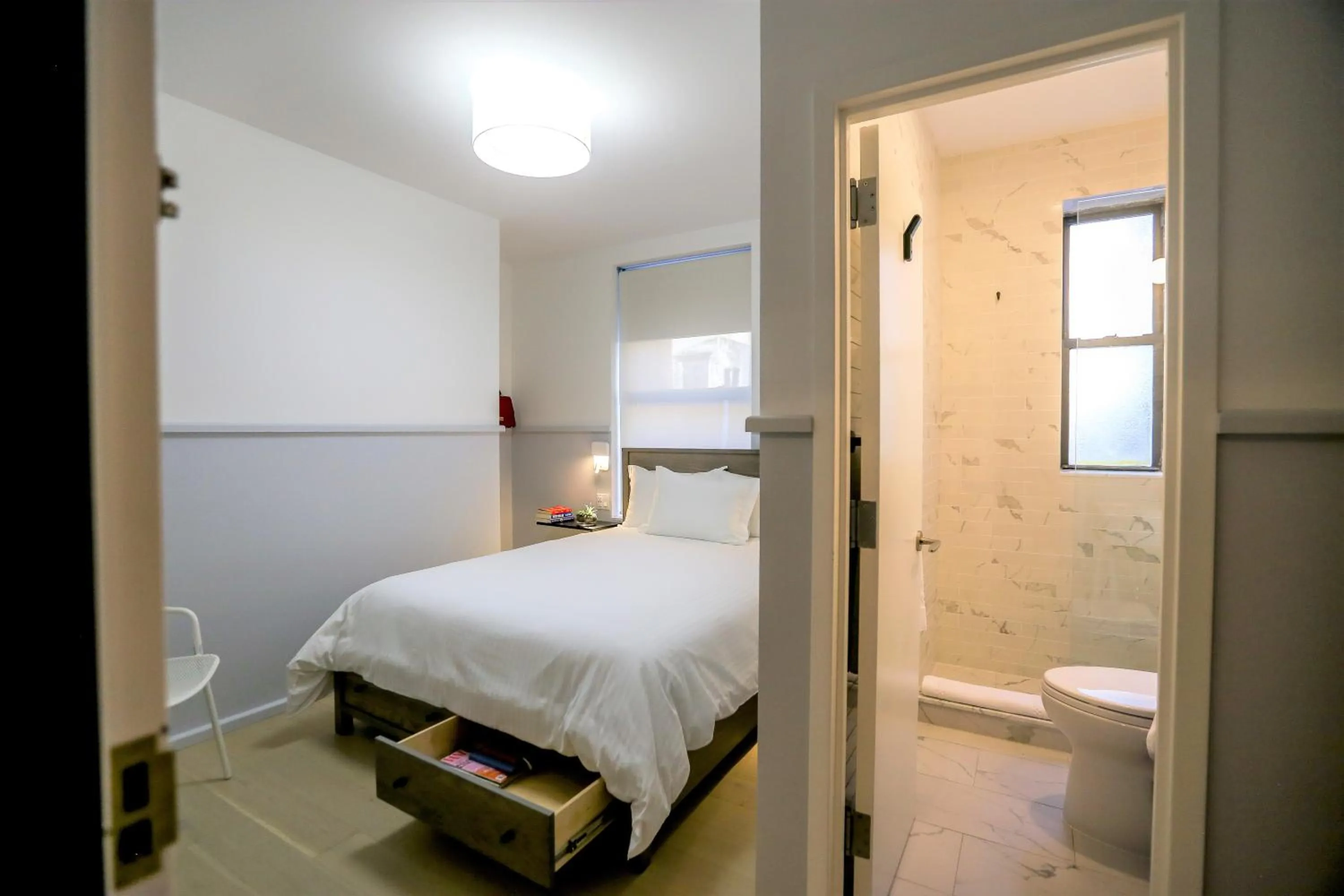 Bedroom in Washington Jefferson Hotel - Times Square North