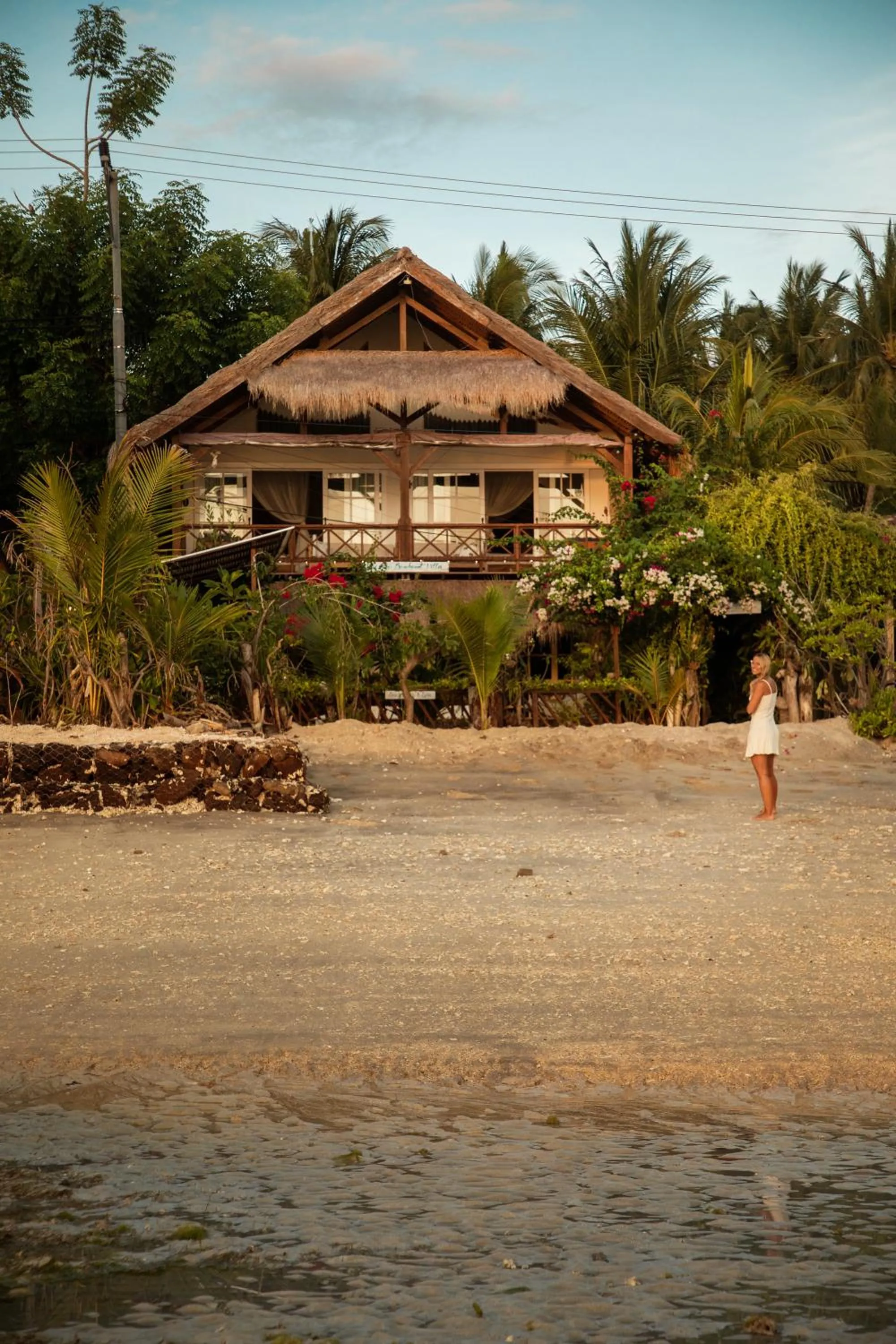 Serenity Luxurious Beachfront Villa & Spa with private Infinity Pool, 8 Guests