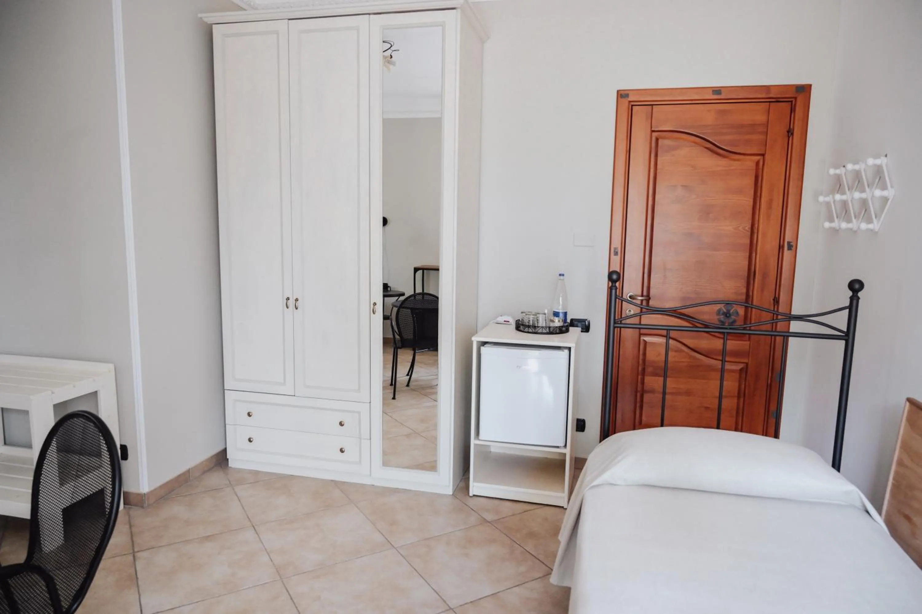 wardrobe, Bed in Villa Delle Palme