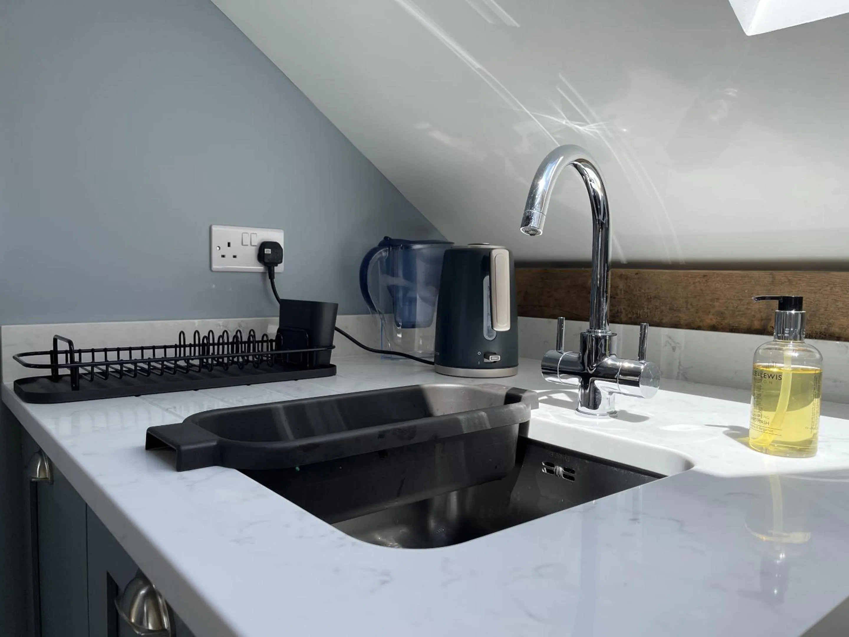 Kitchen or kitchenette in Lancasters Cottage