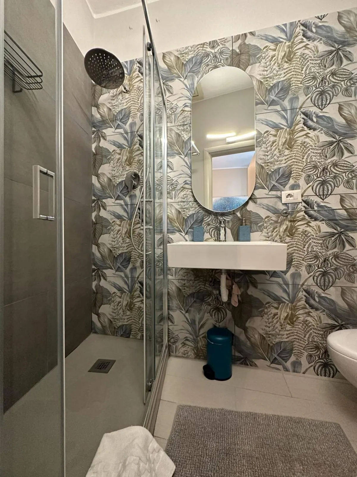 Toilet in Santa Lucia