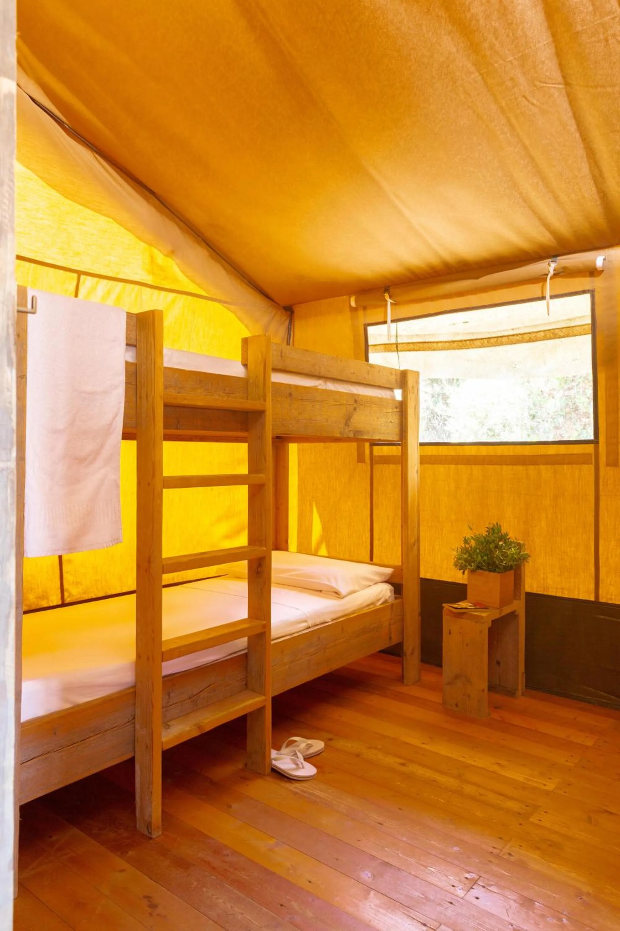 Bathroom, Bed in Gitavillage California