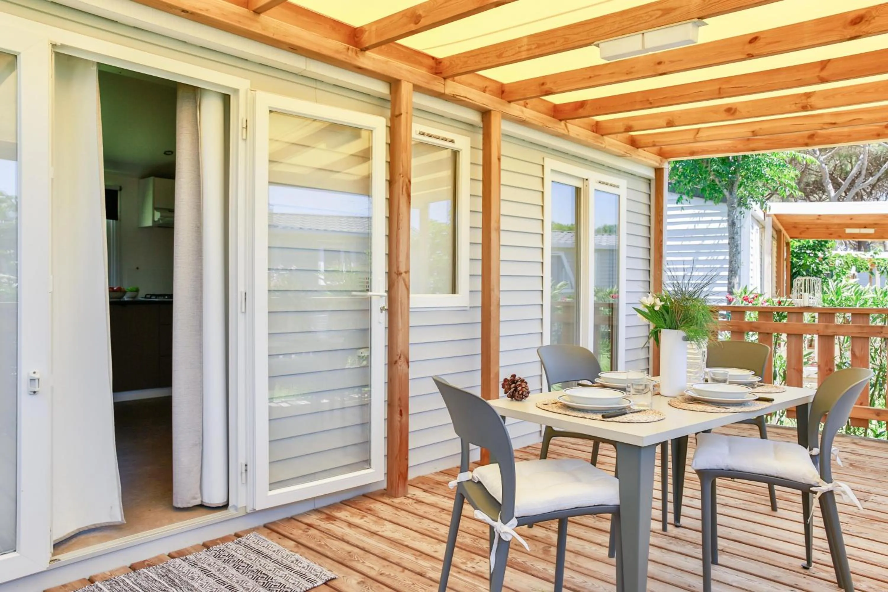 Photo of the whole room in Gitavillage California