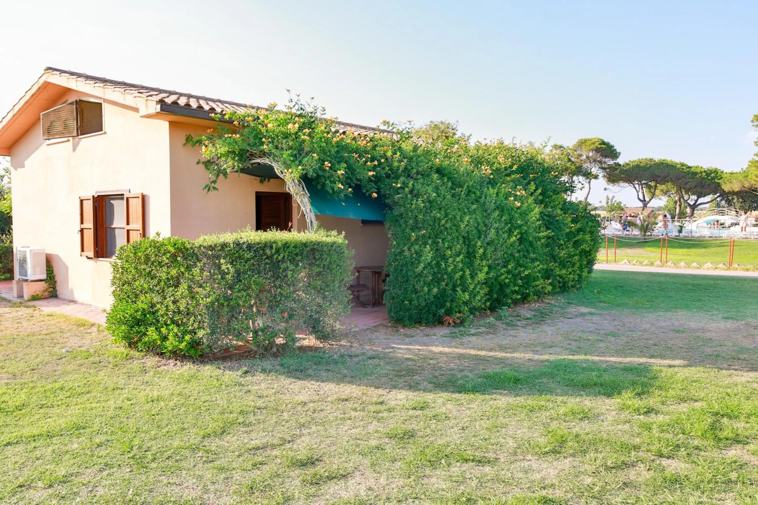 Photo of the whole room in Gitavillage California