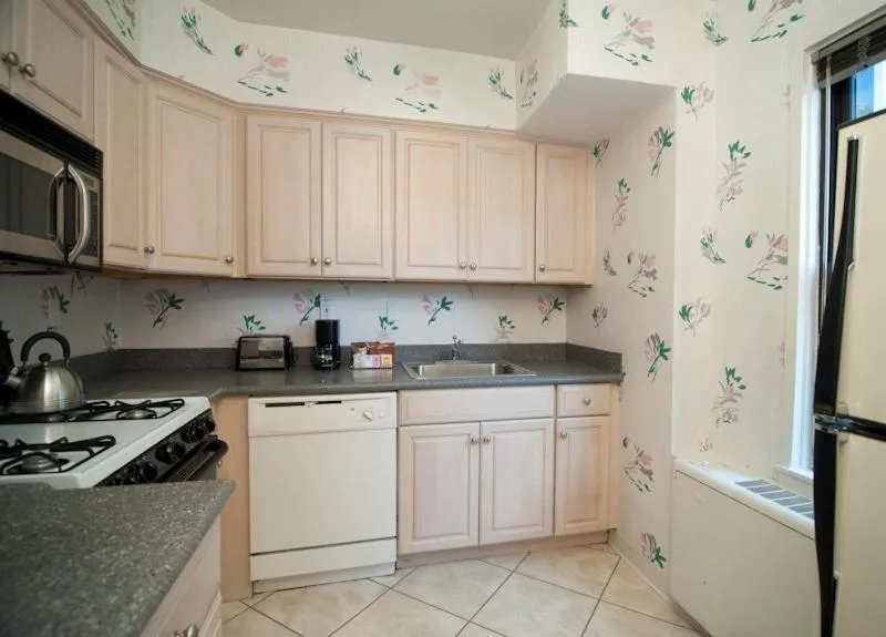 Kitchen or kitchenette in Murray Hill East Suites - Extended Stay